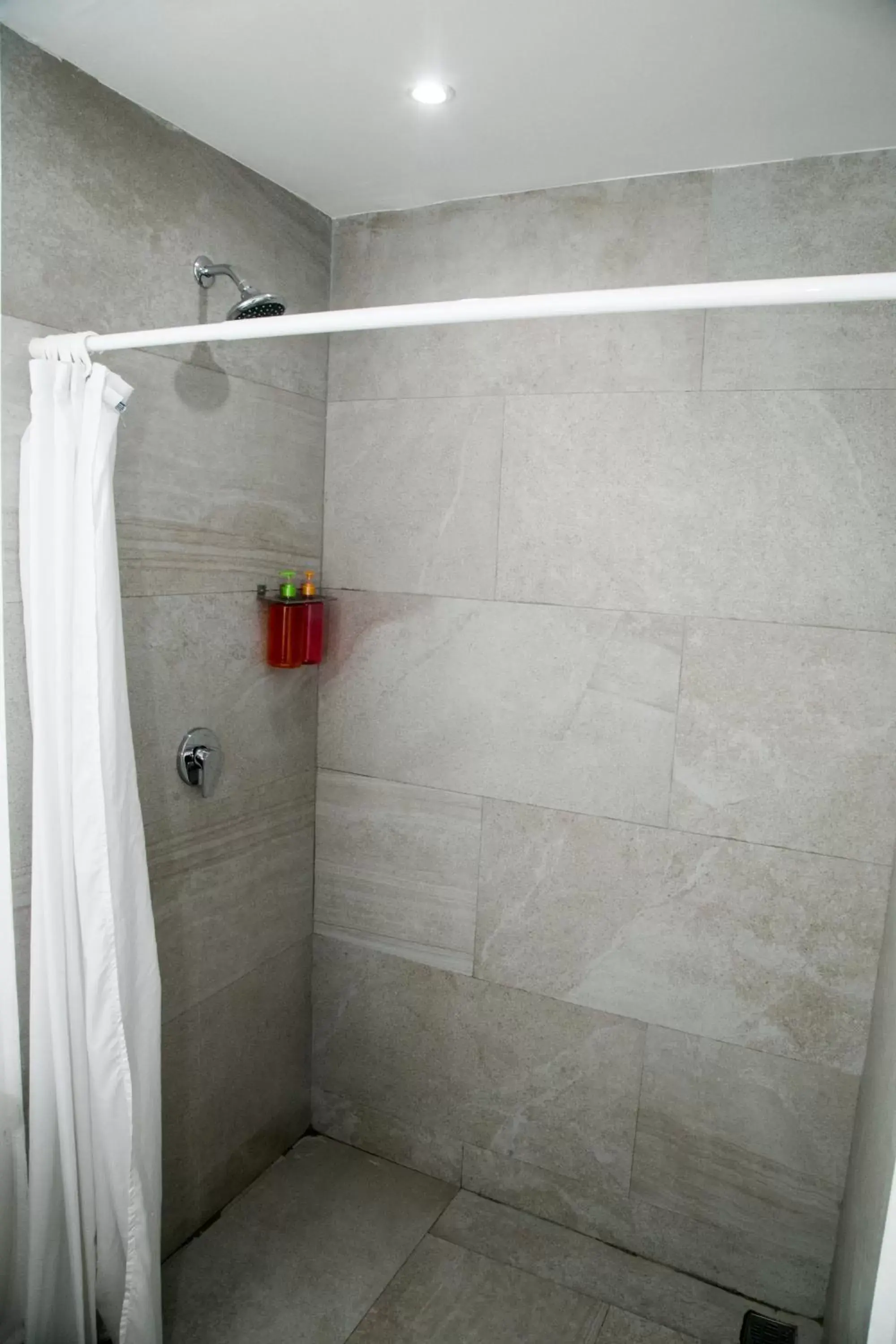 Shower, Bathroom in Booking 500