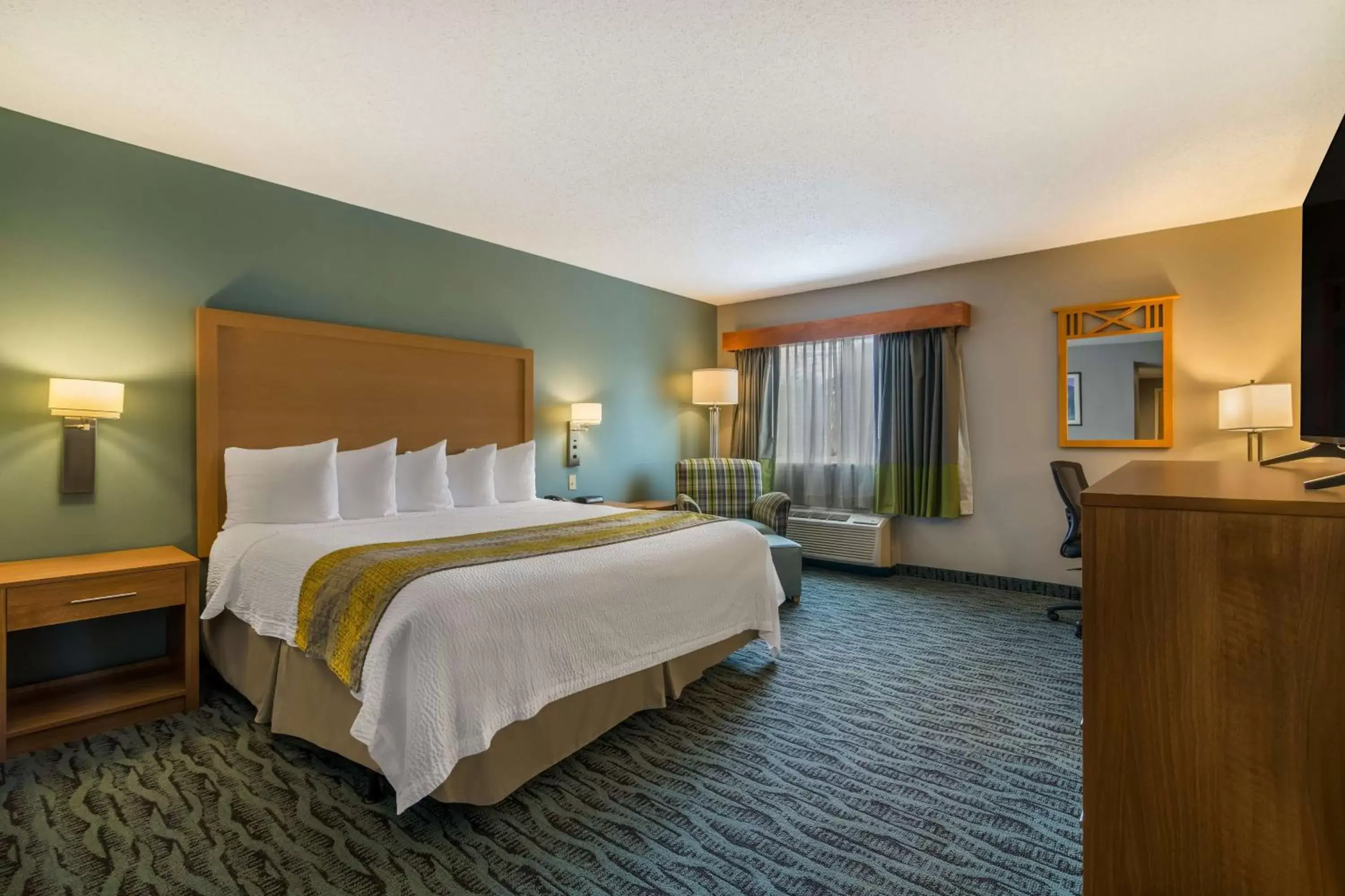 Bedroom in Best Western PLUS Executive Court Inn & Conference Center