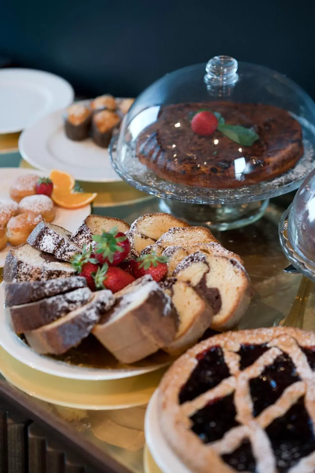 Buffet breakfast, Food in Collini Rooms