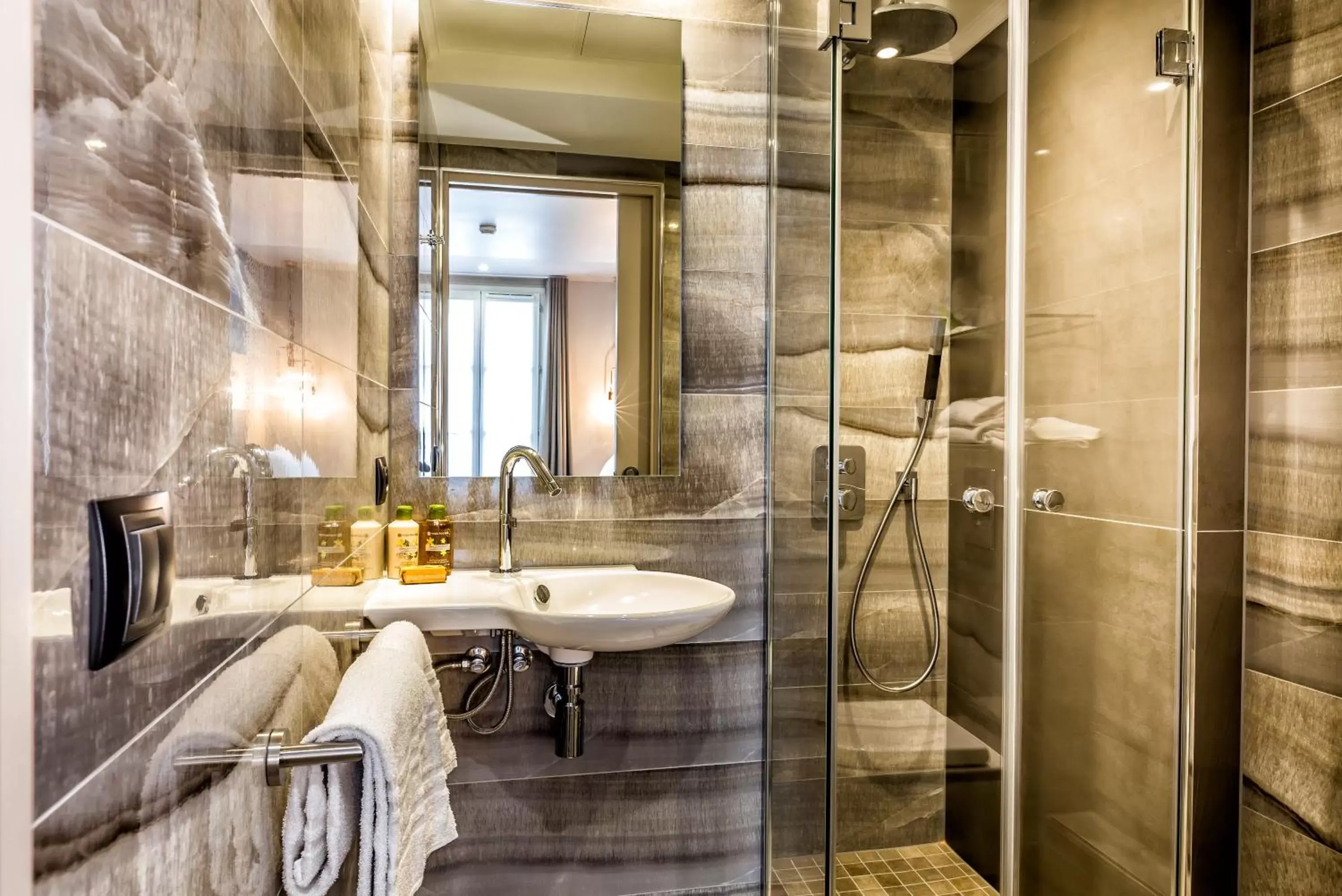Bathroom in Hotel Duette Paris