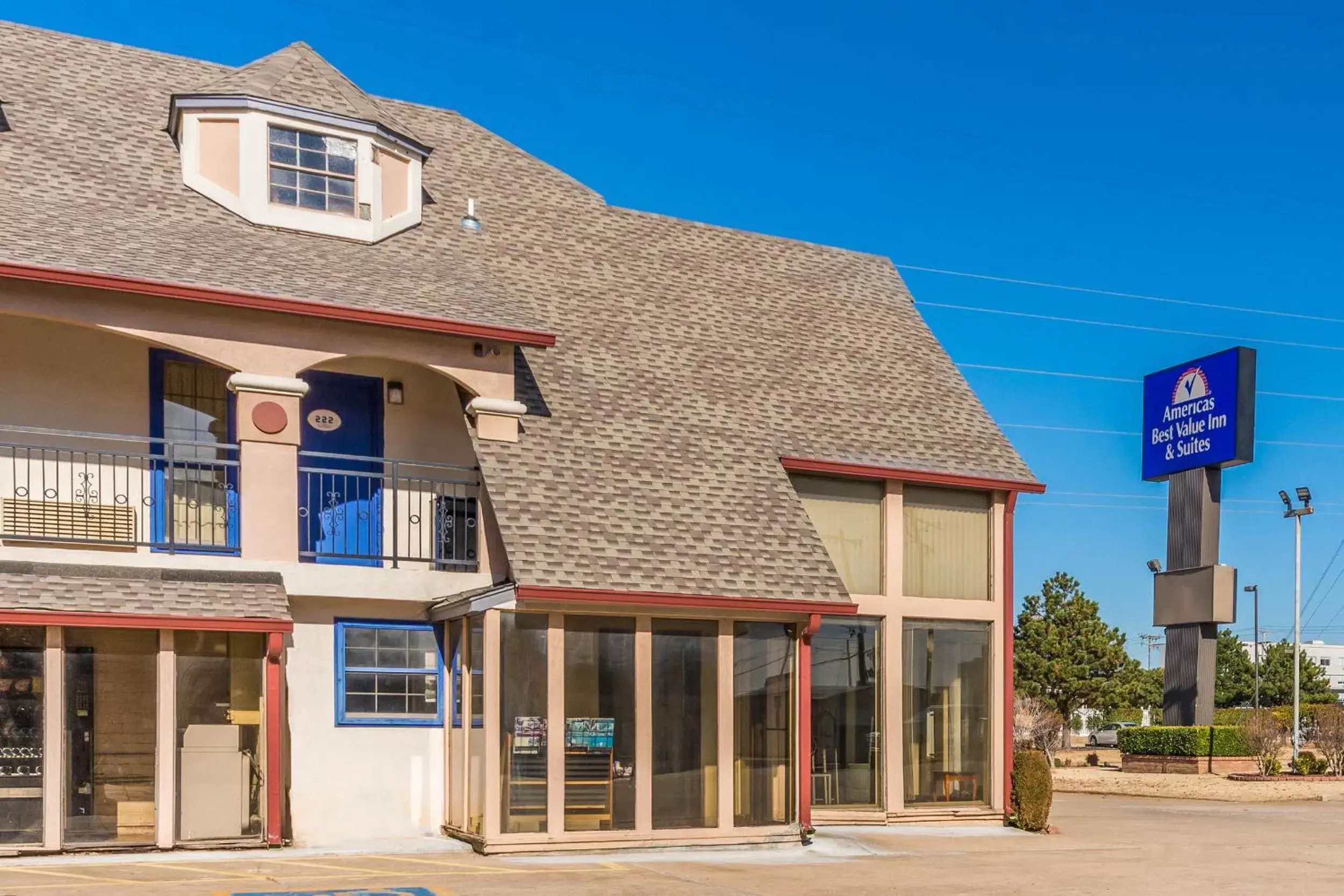 Facade/entrance, Property Building in Econo Lodge Inn & Suites