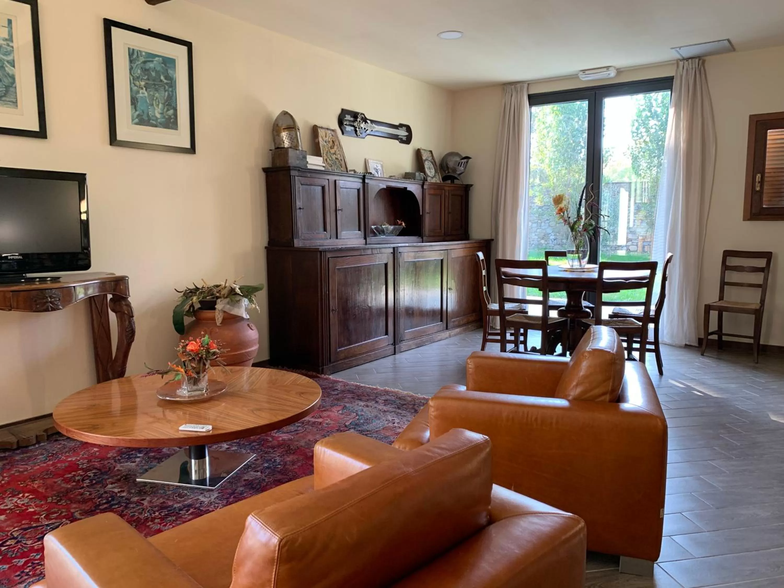 Communal lounge/ TV room in Hotel Il Casale Verde Resort