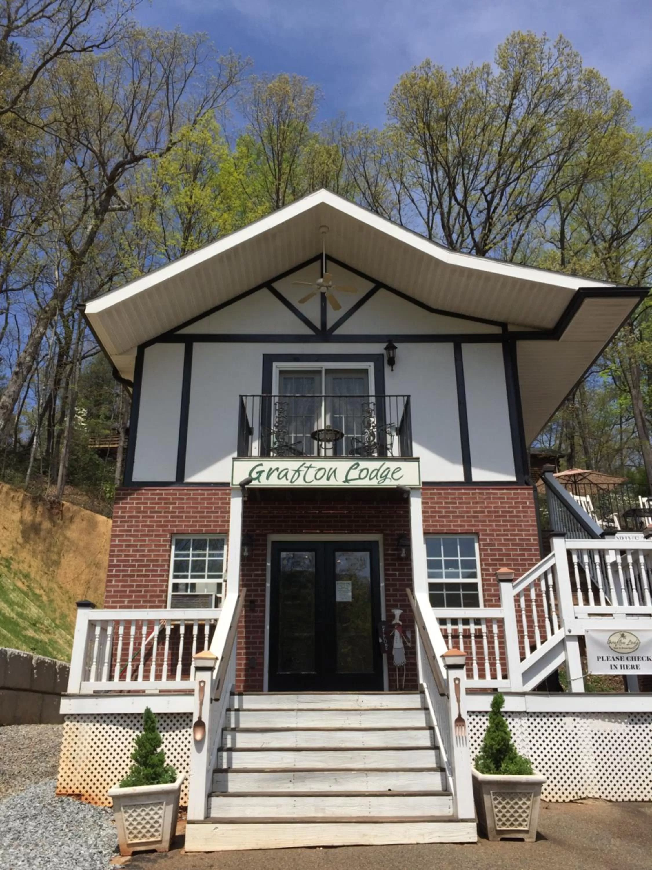 Facade/entrance, Property Building in Grafton Lodge