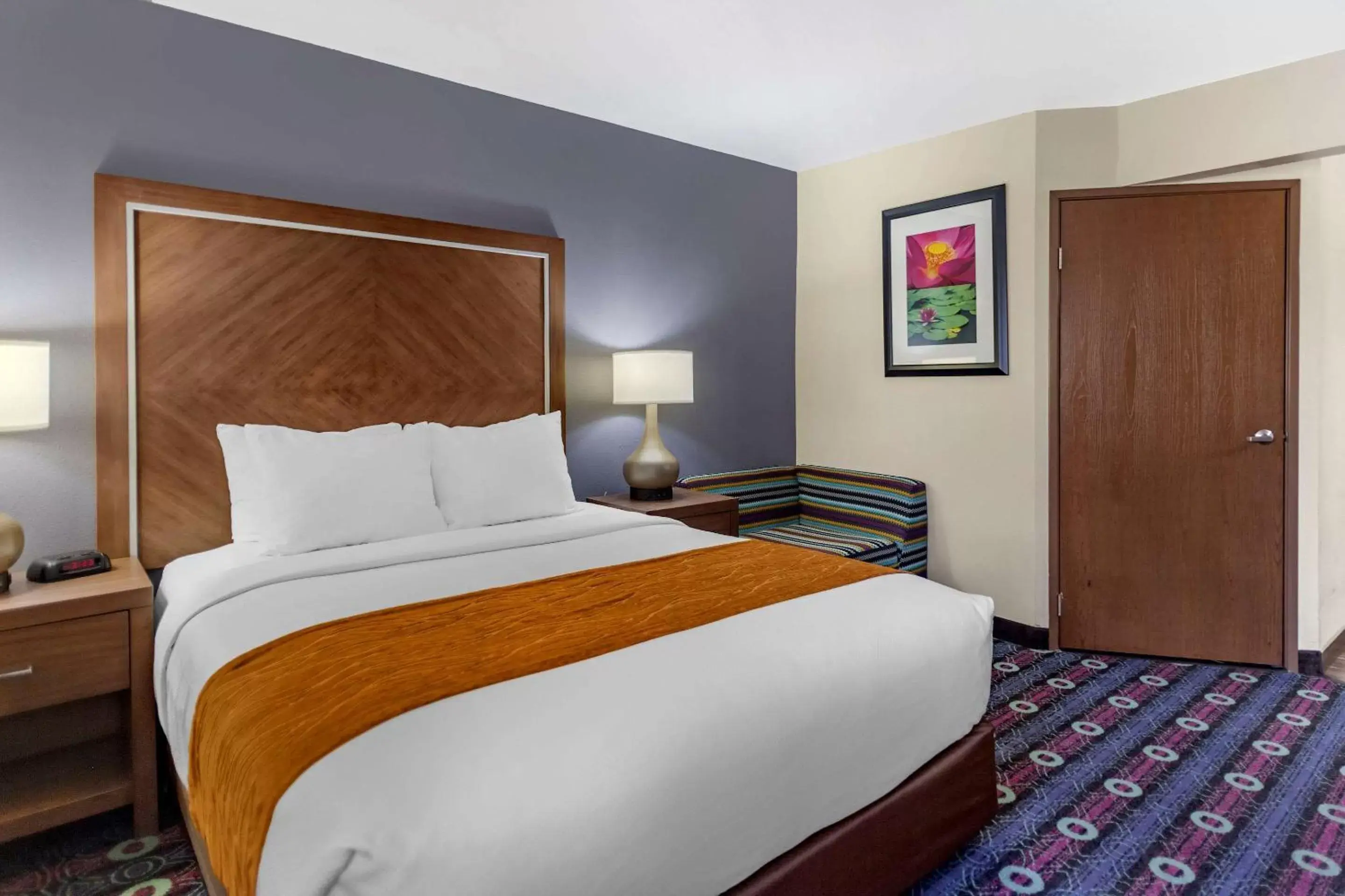 Photo of the whole room, Bed in Comfort Inn Midtown