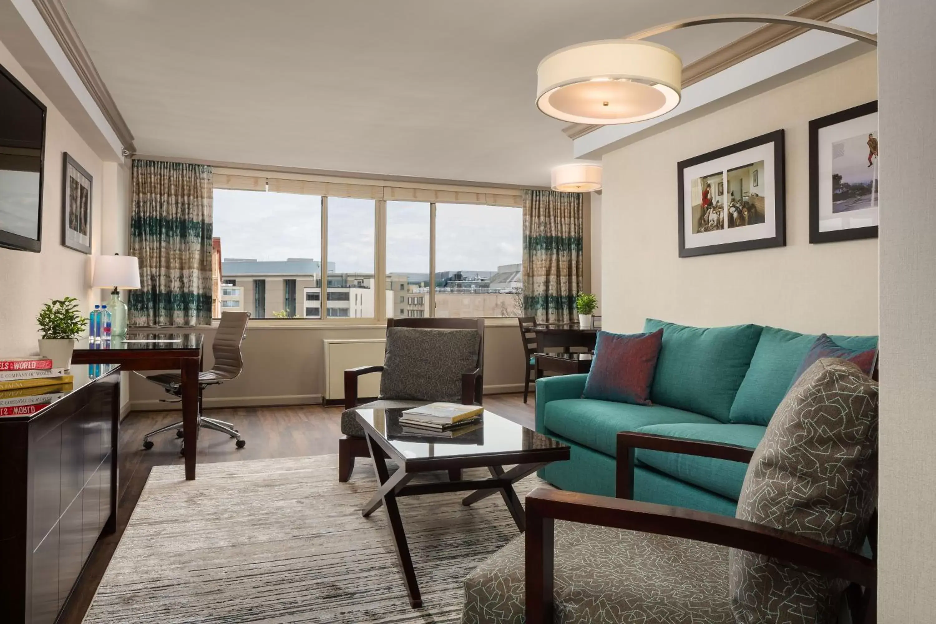 Living room, Seating Area in The River Inn-A Modus Hotel