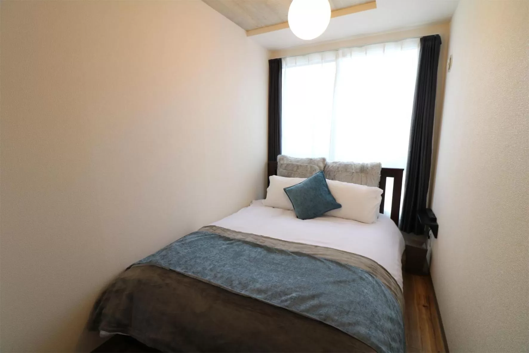 Bed in Glass Shiseikan