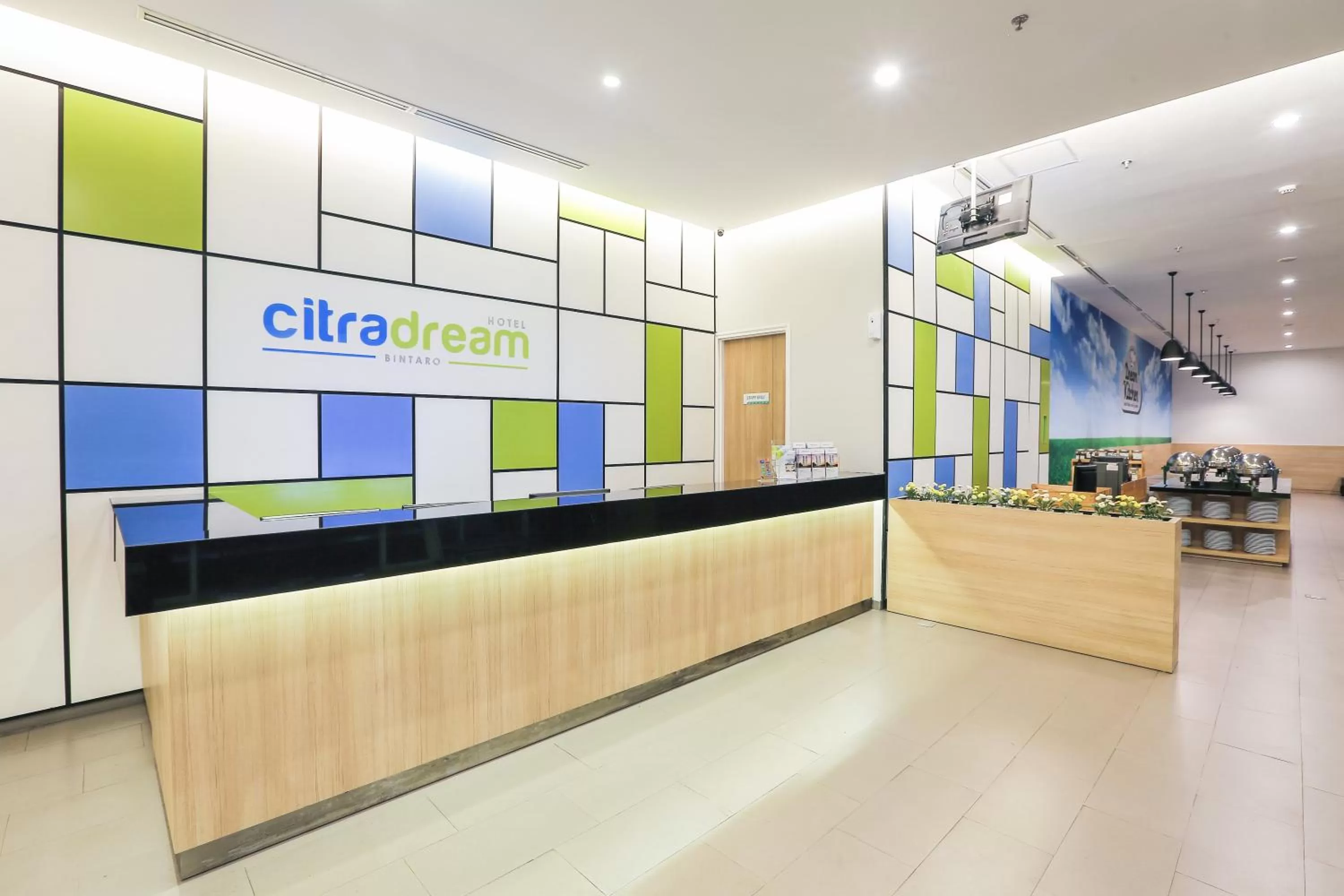 Lobby or reception in Hotel Citradream Bintaro