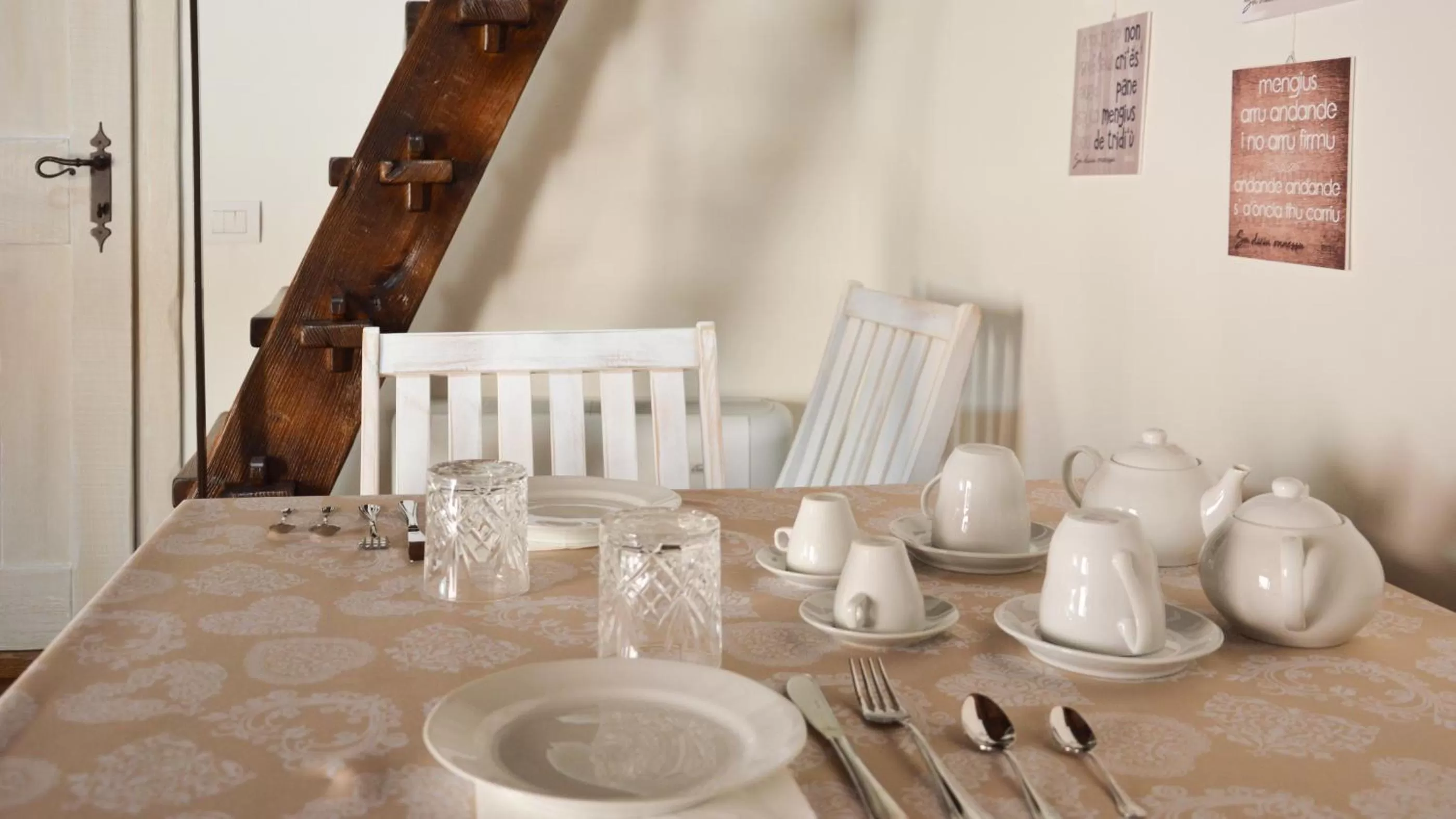 Dining area in B&B e Home Restaurant S'ispera Monolocale uso esclusivo