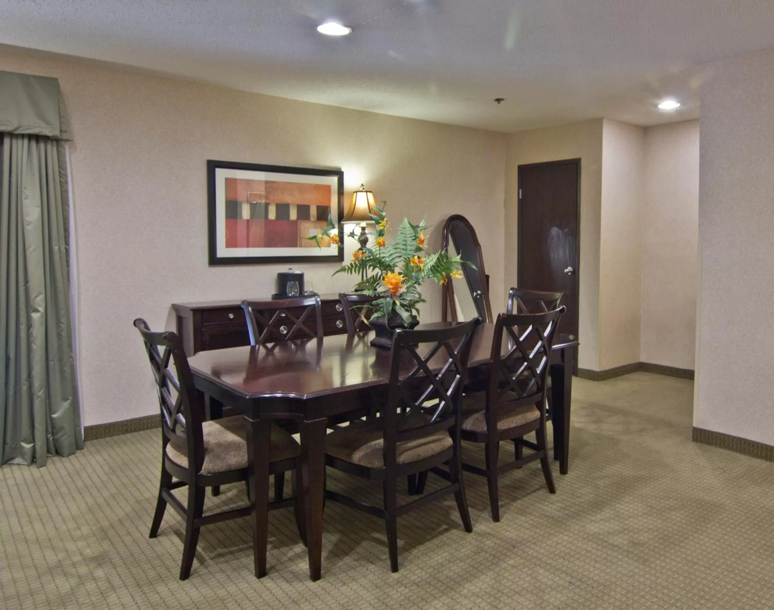 Dining Area in Christopher Inn and Suites