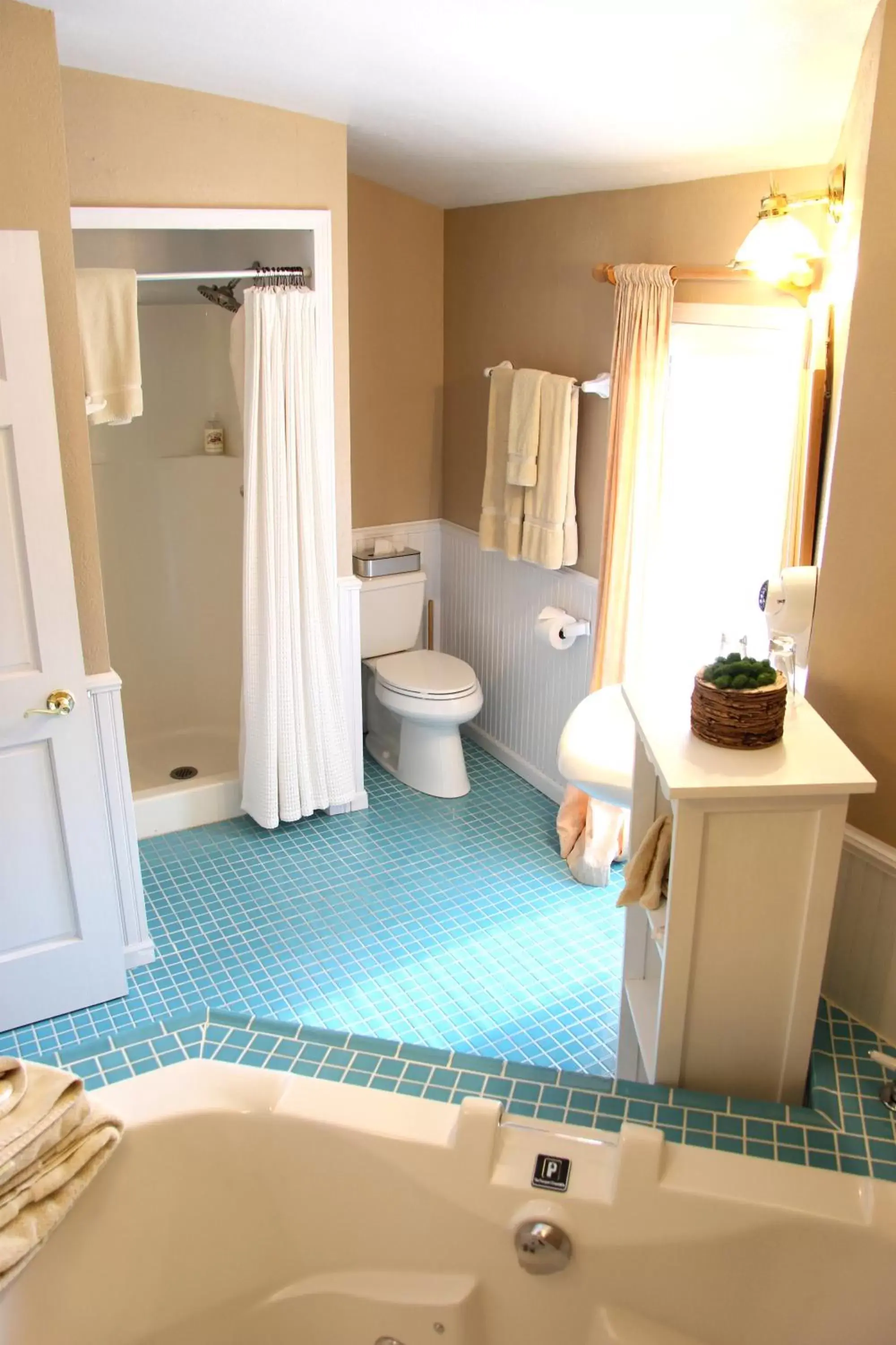 Bathroom in Eagle Harbor Inn