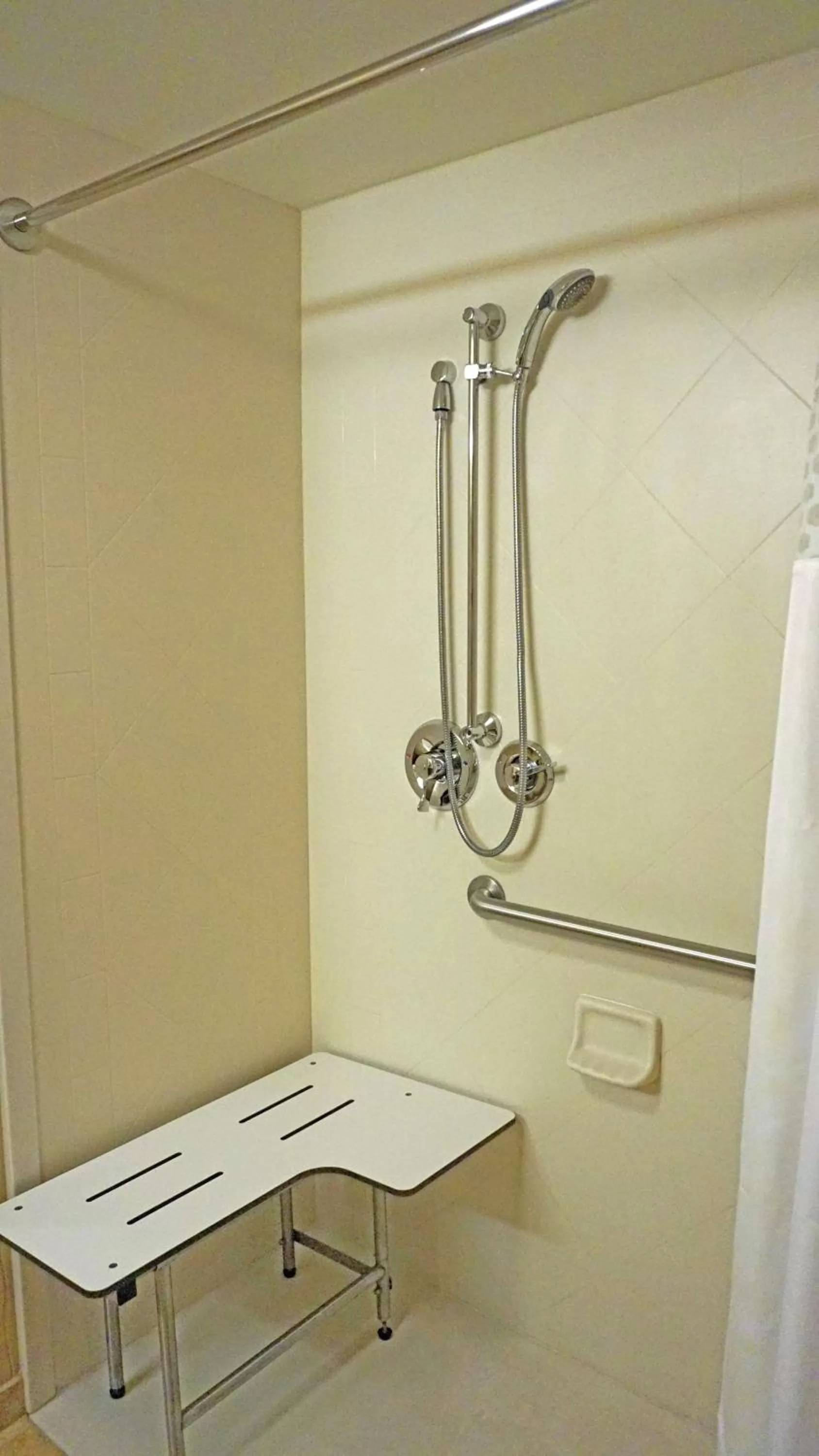 Bathroom in Hampton Inn Waynesburg