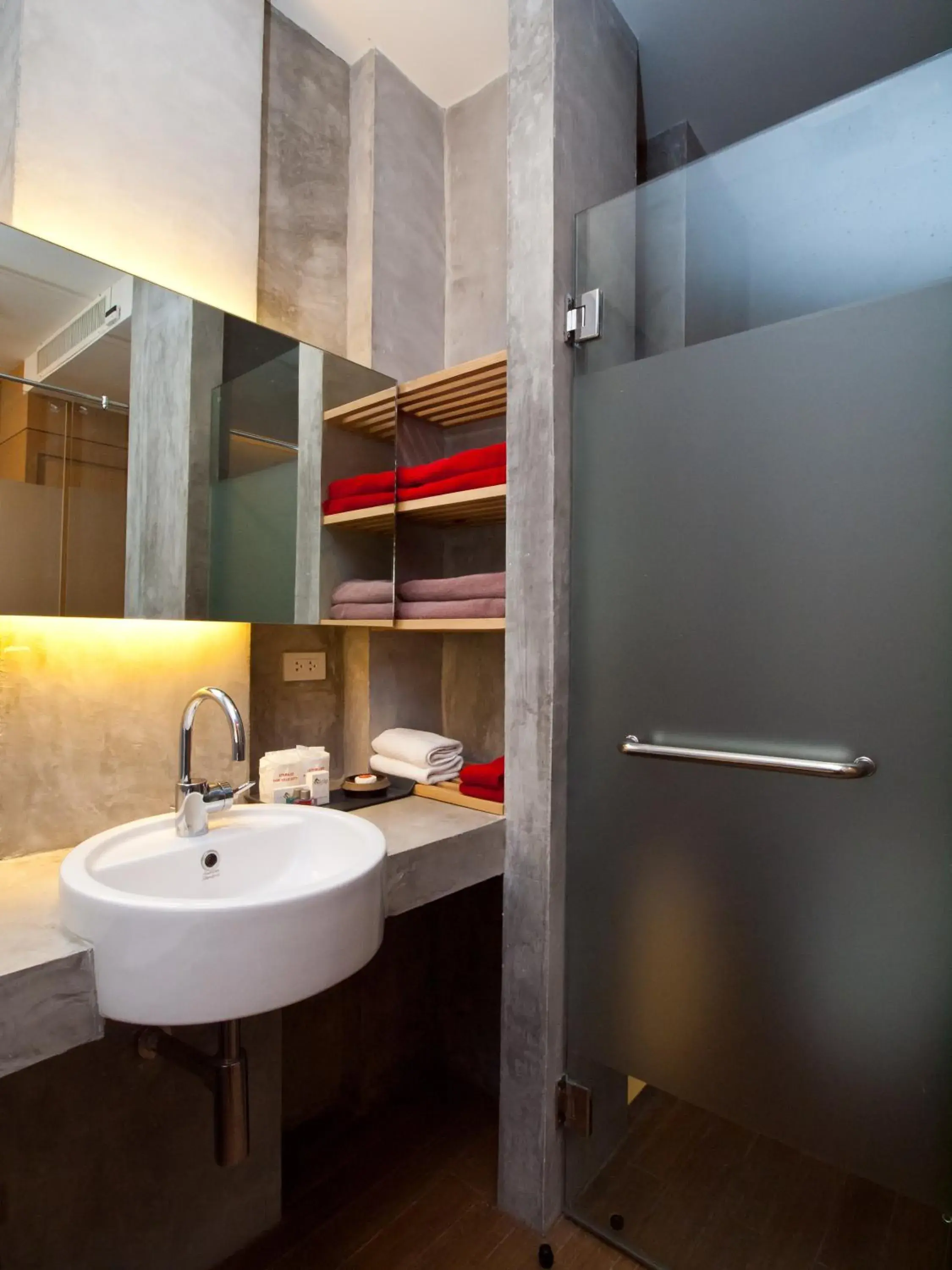 Shower, Bathroom in The Now Hotel - SHA Extra Plus