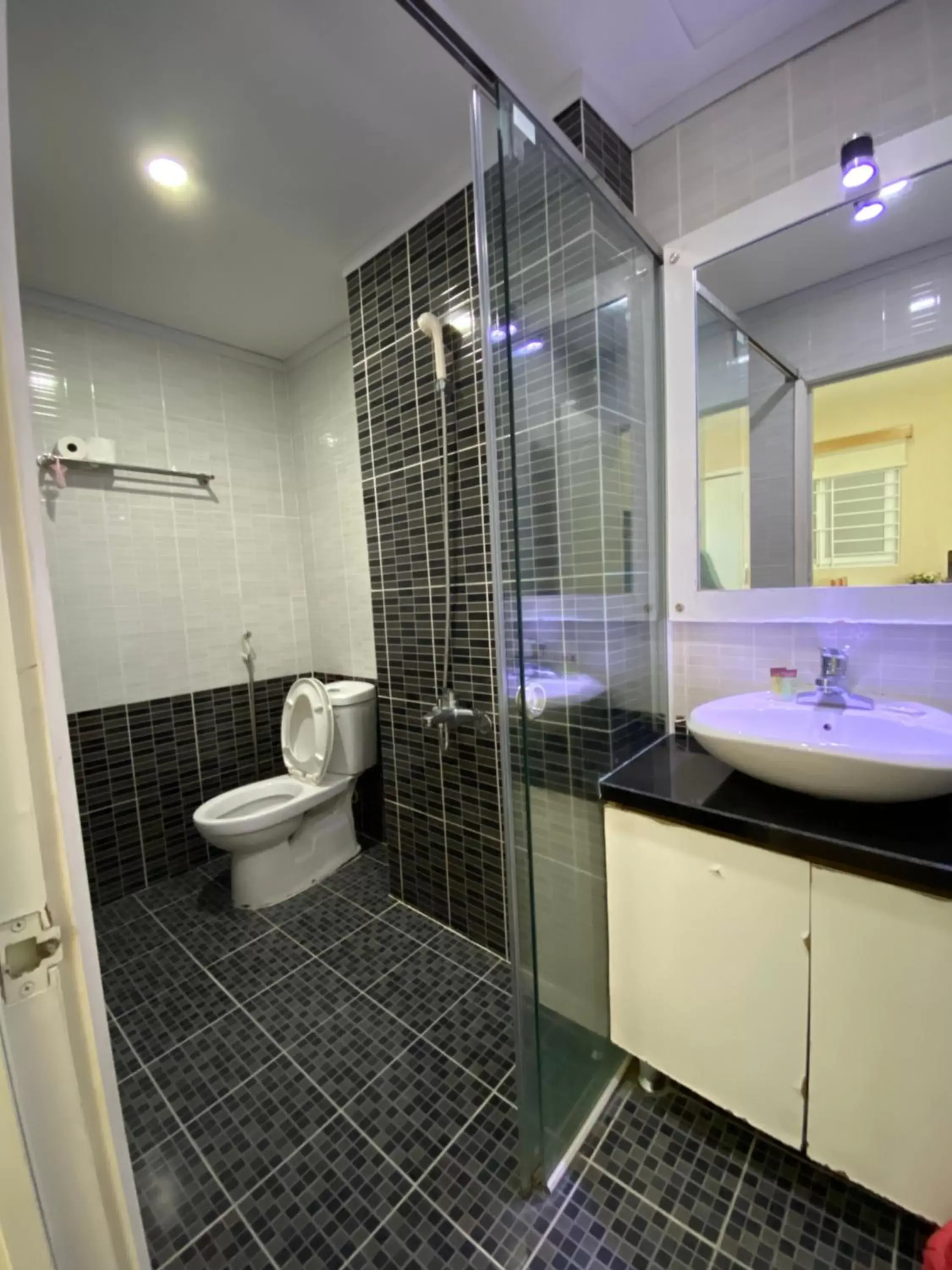 Shower, Bathroom in Gold Ocean Apartment