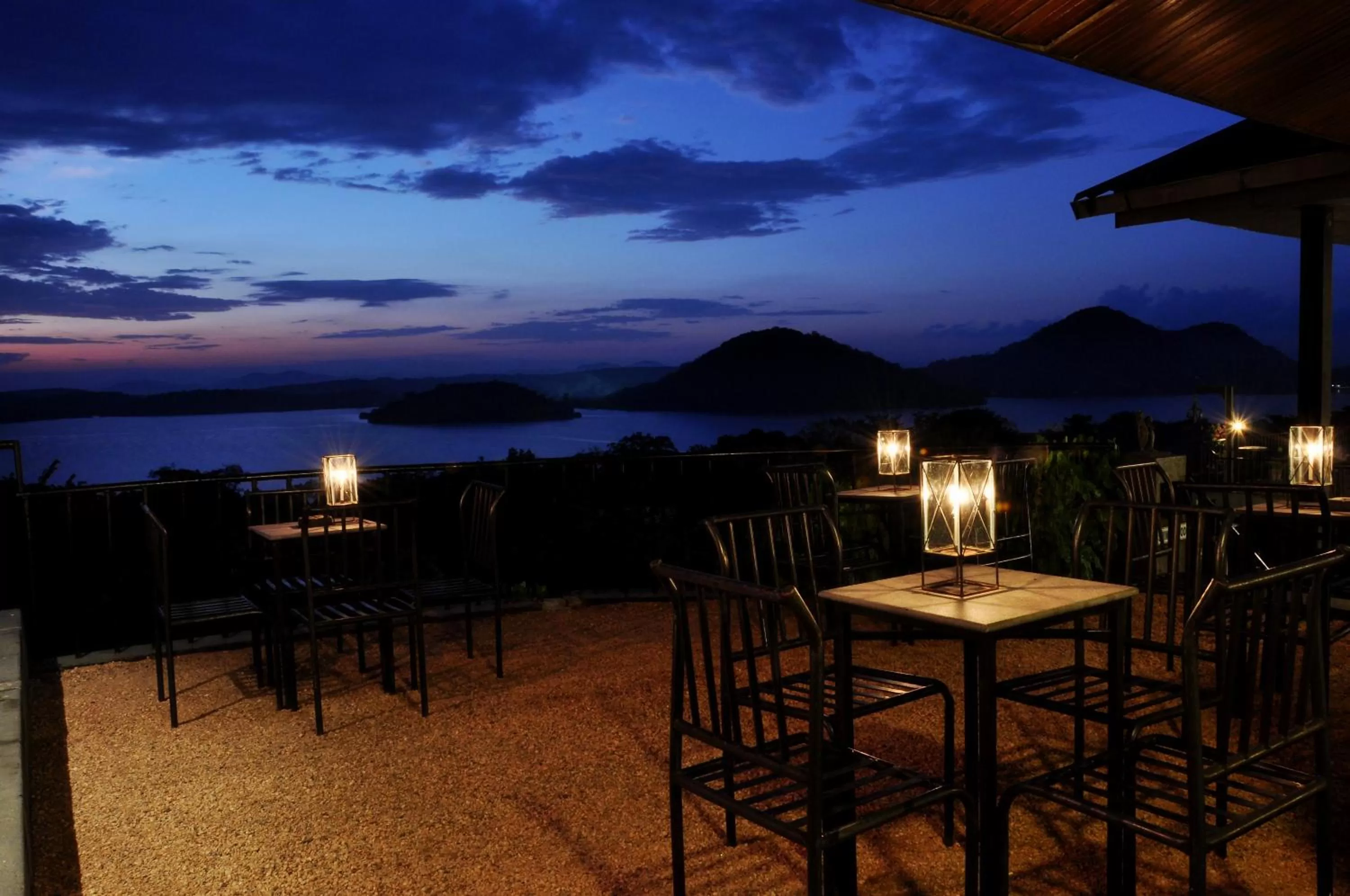 Restaurant/places to eat in Giritale Hotel