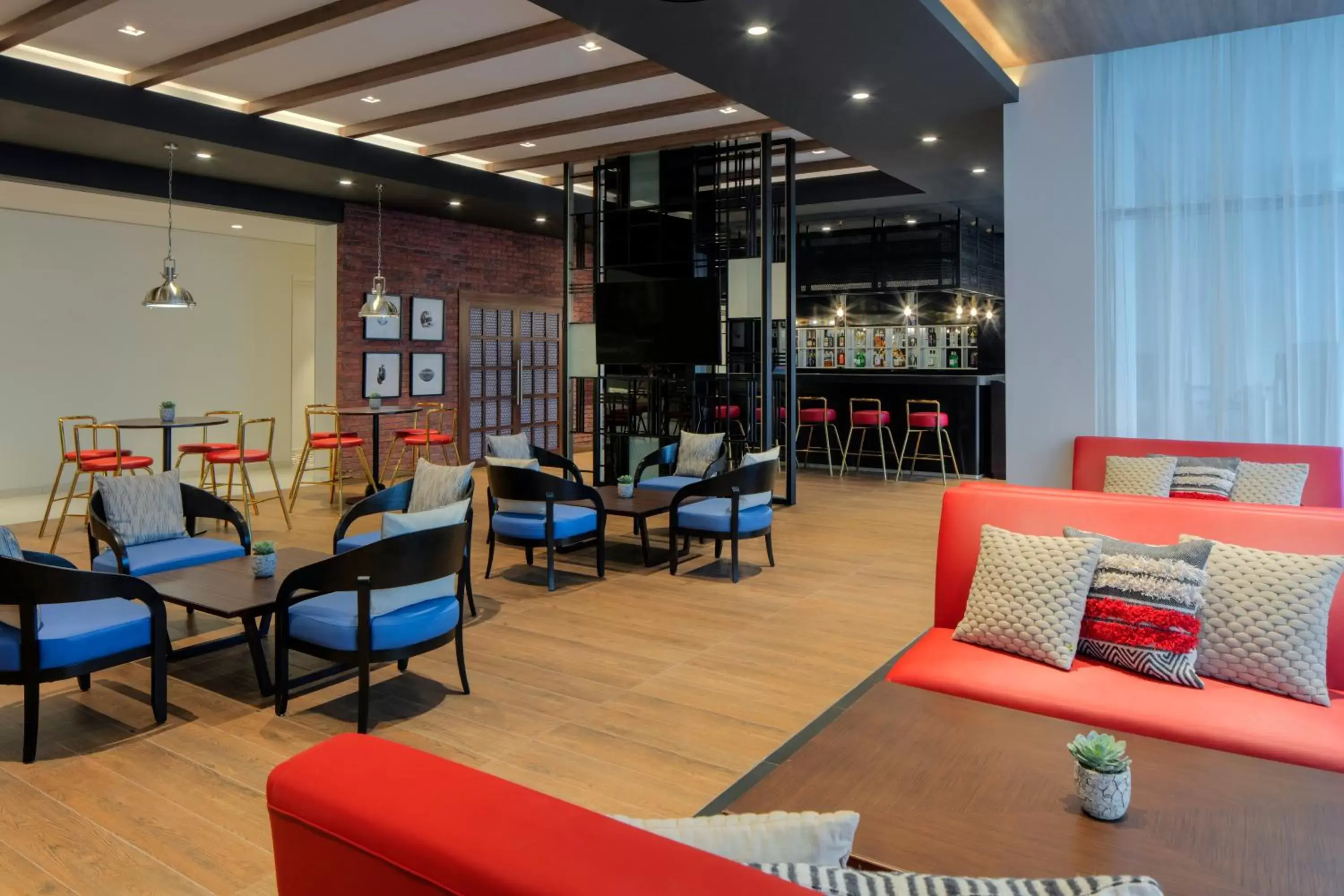 Lounge or bar in Hyatt Place Dubai Jumeirah
