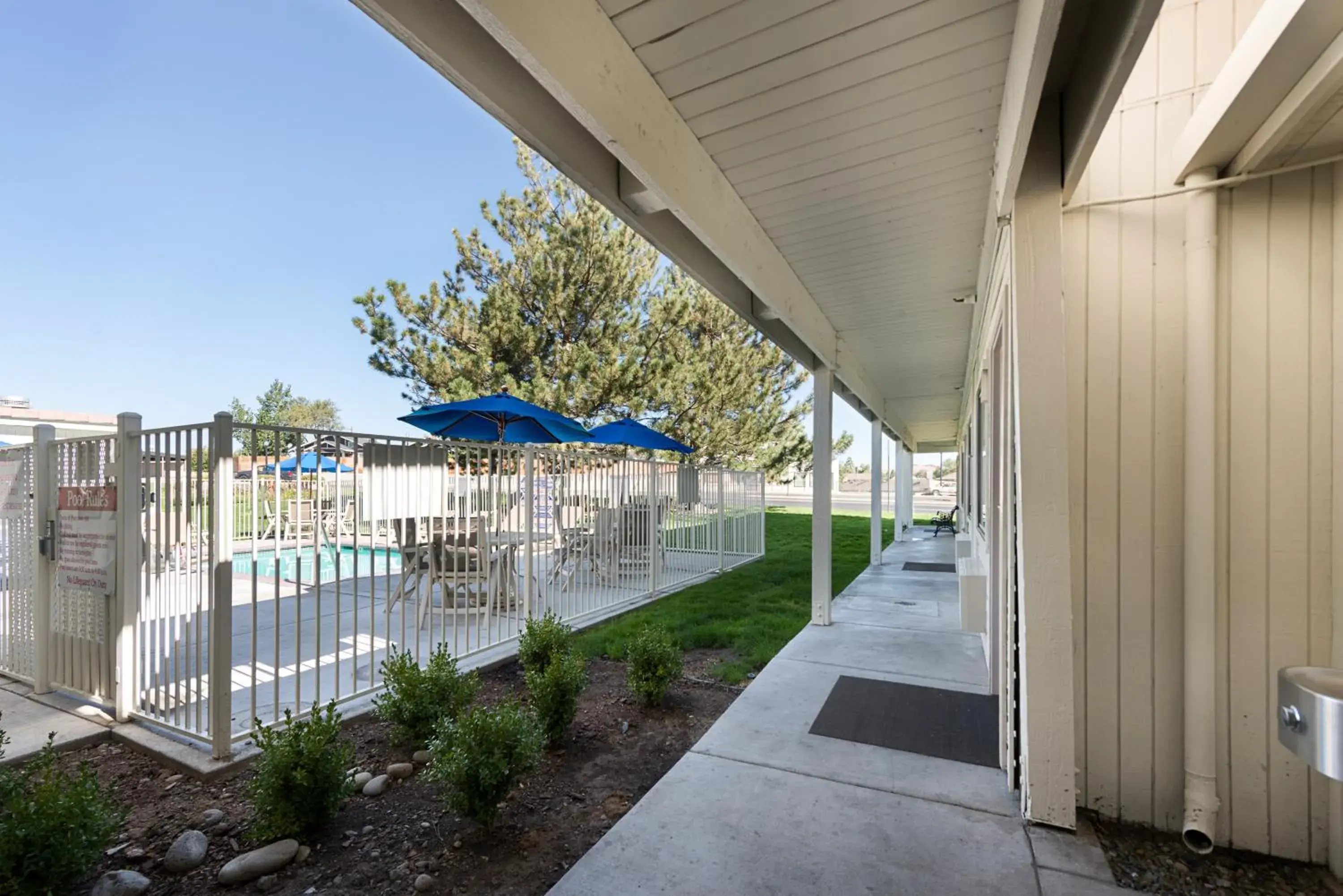 Facade/entrance, Balcony/Terrace in Motel 6-Sparks, NV - Airport - Sparks