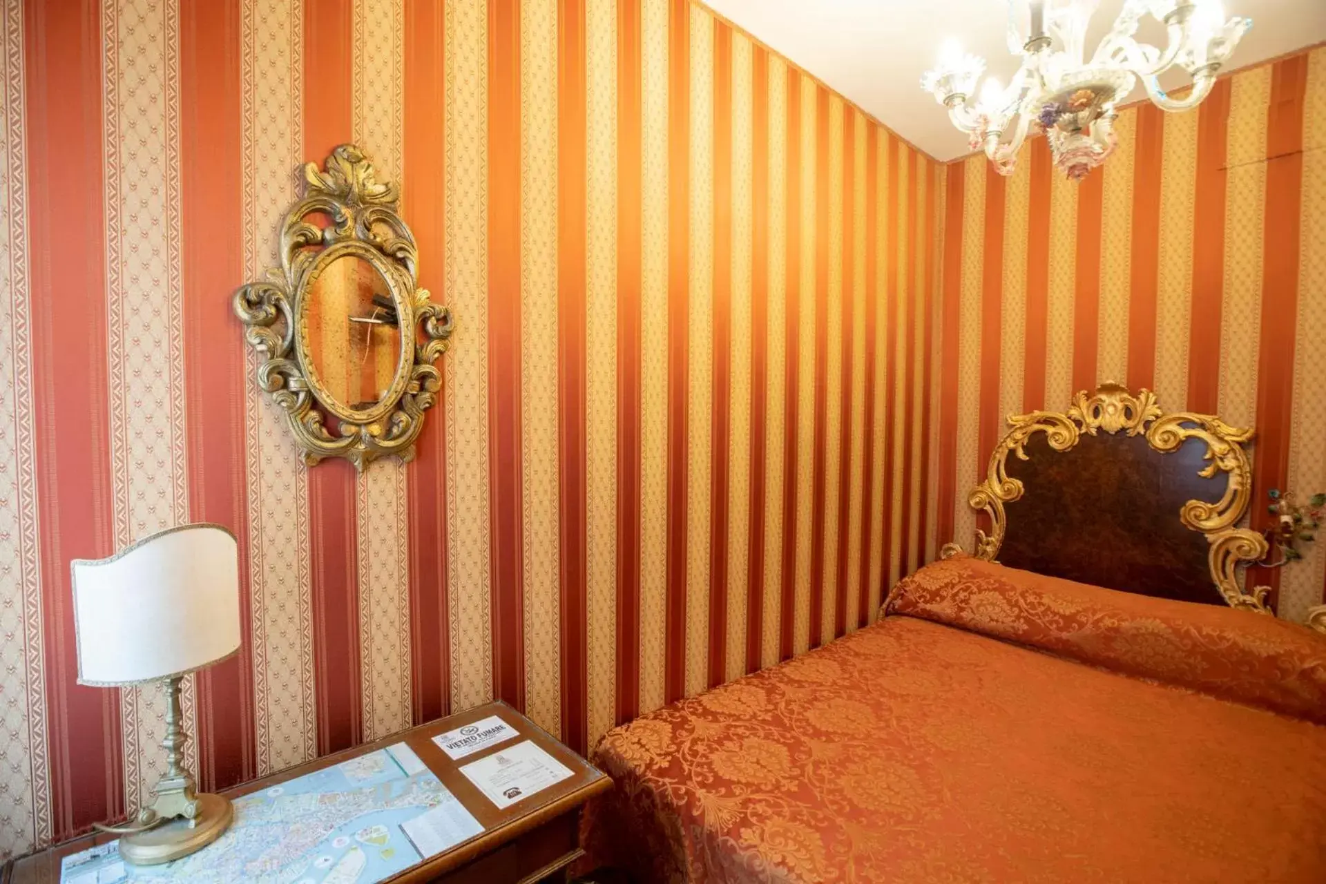 Bedroom, Bed in Hotel Ateneo