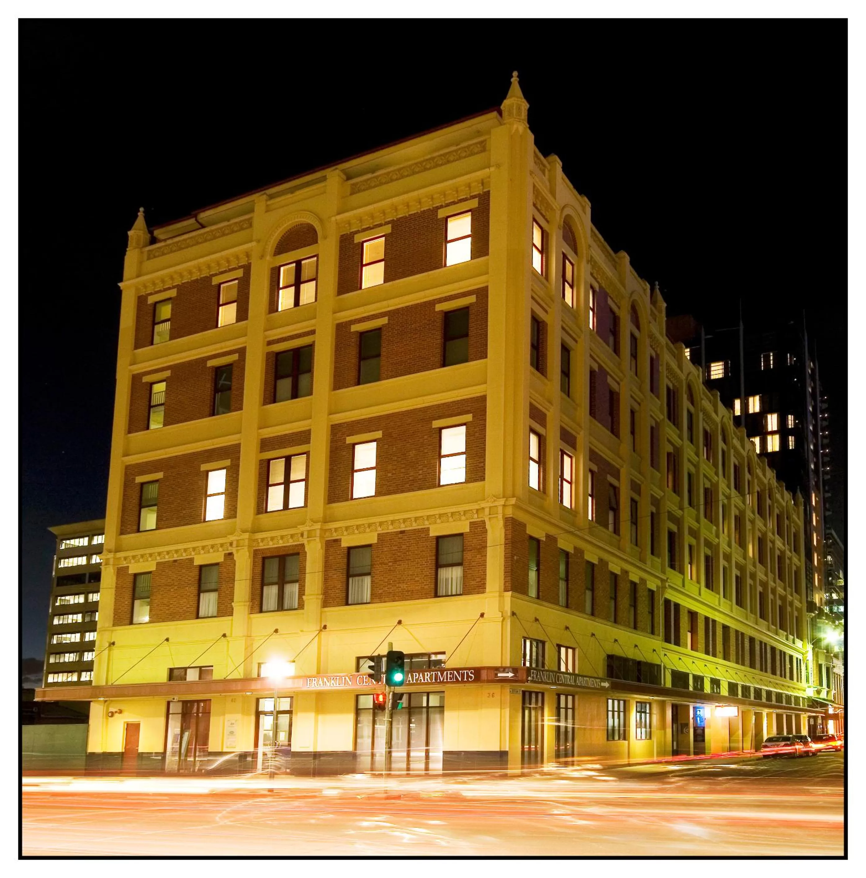 Facade/entrance in Franklin Apartments