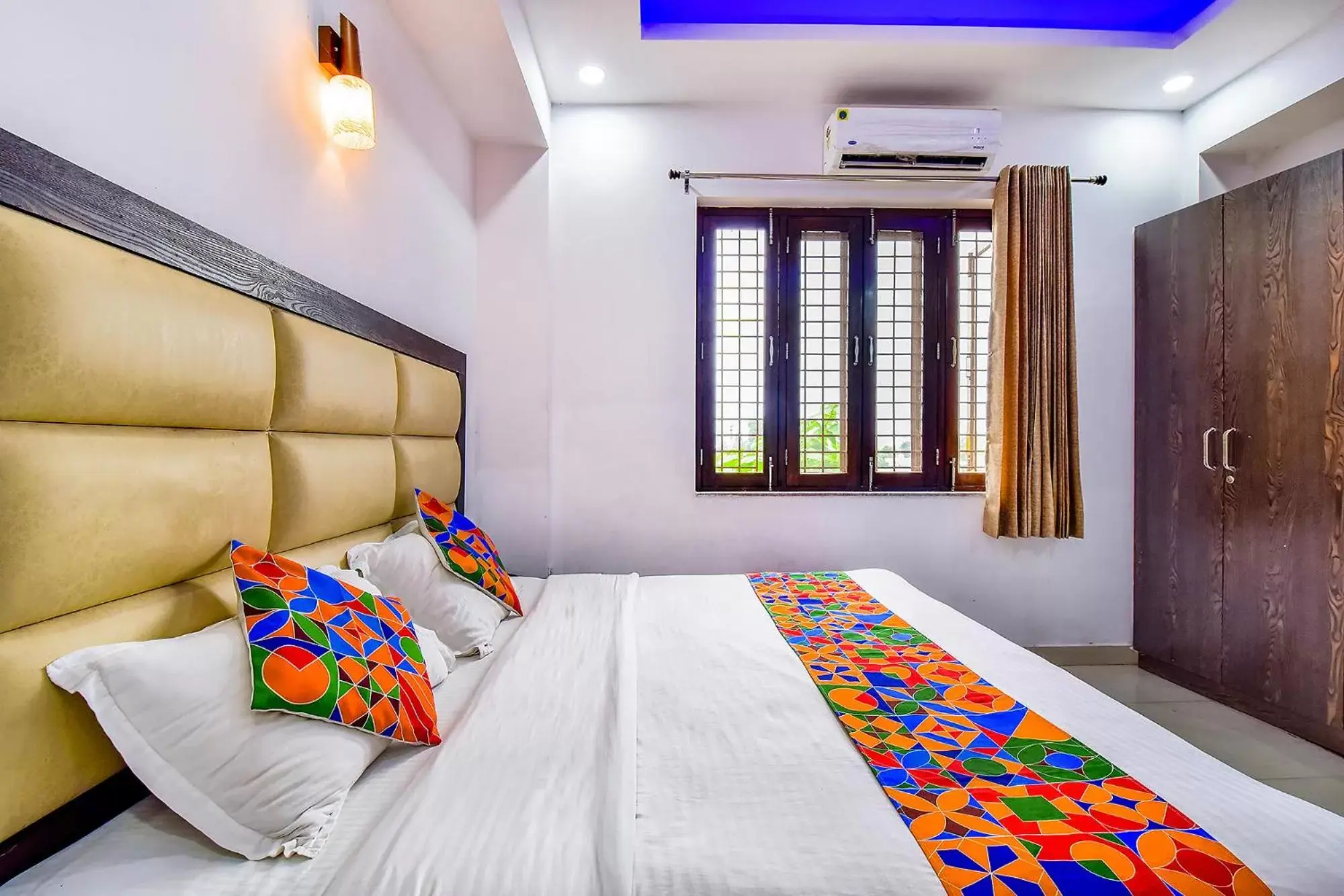 Photo of the whole room, Bed in FabHotel Mayank Residency