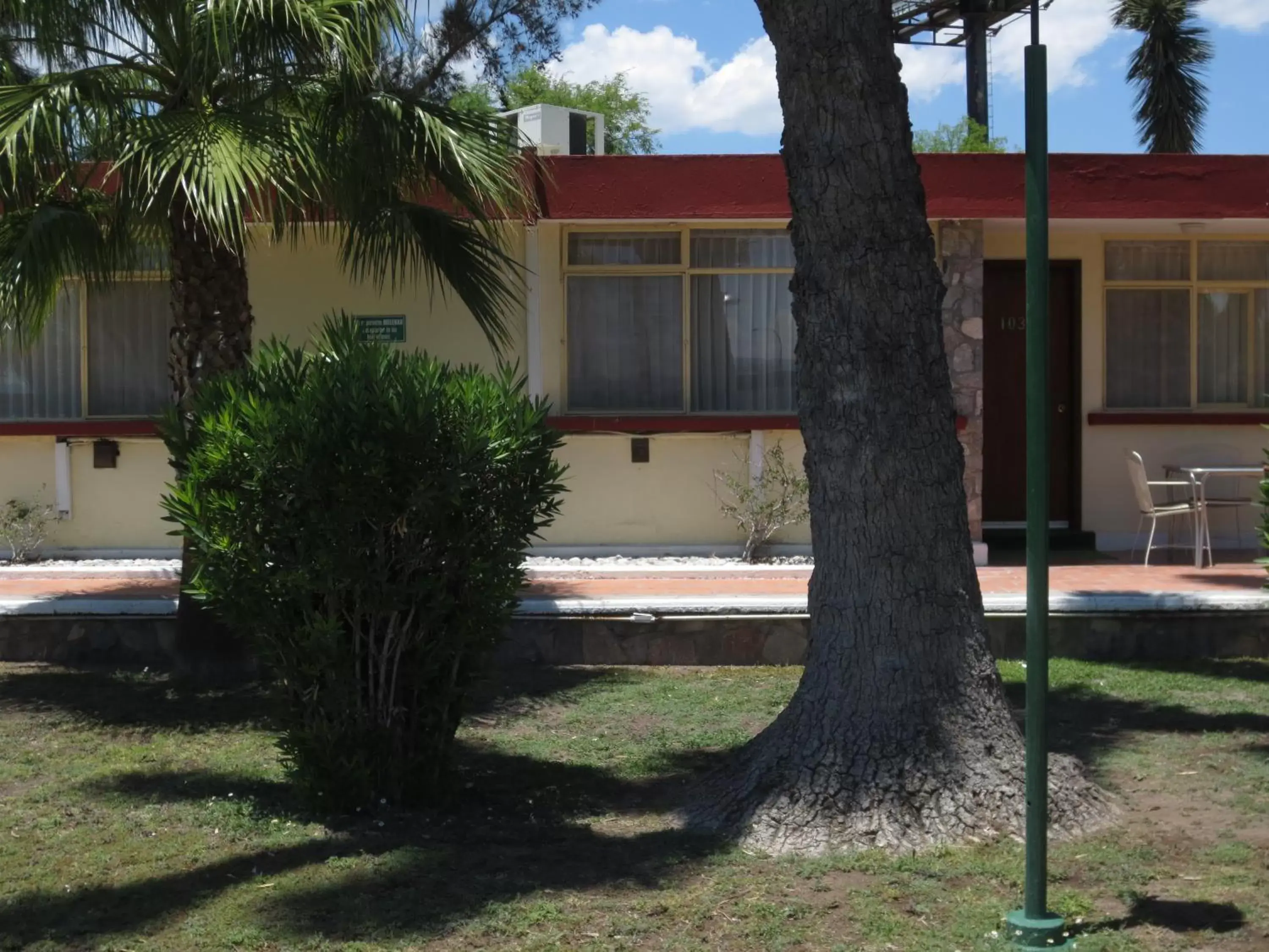 Day, Property Building in Hotel Las Palmas Midway Inn