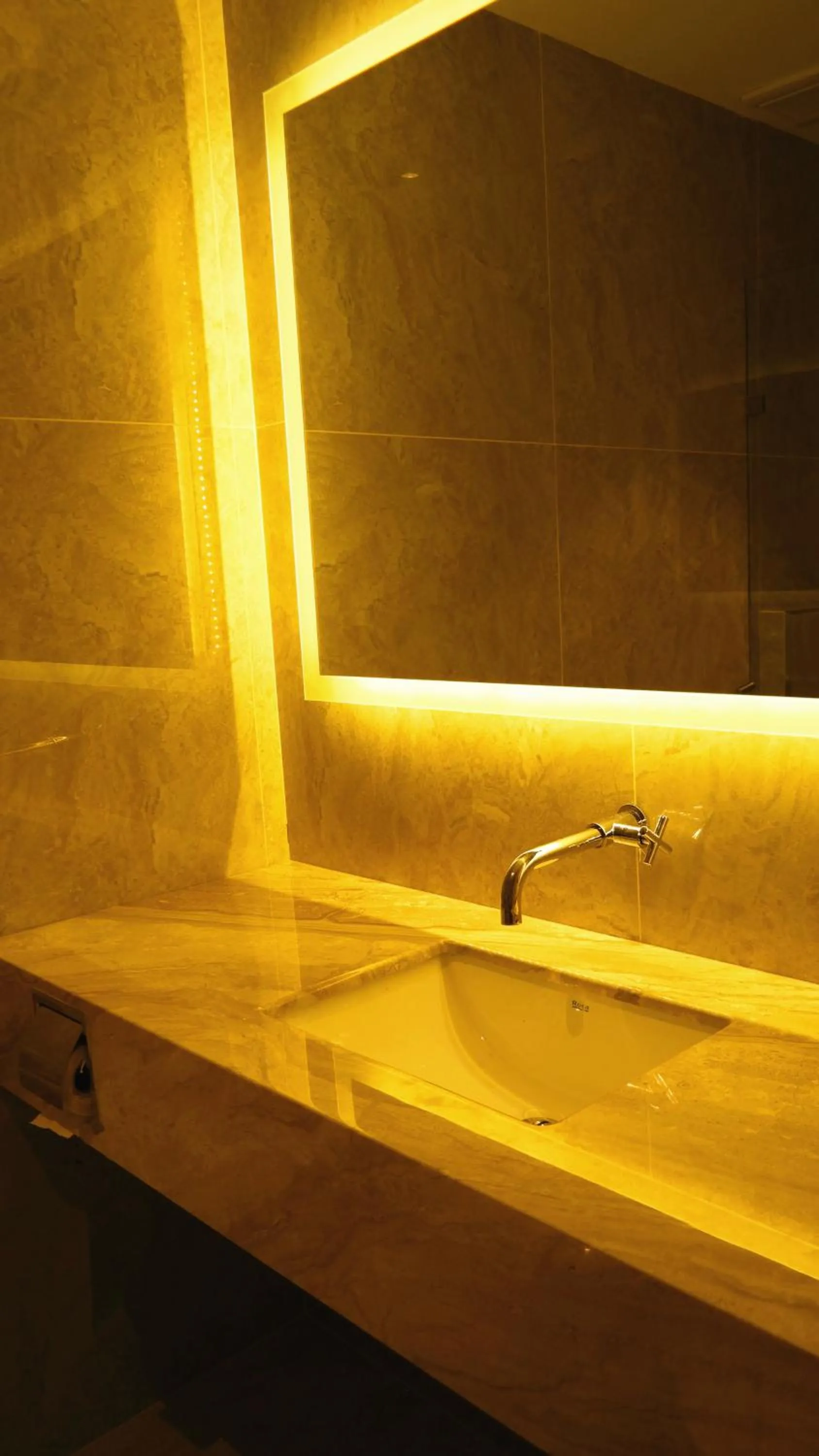 Shower in Hotel Legend Boutique