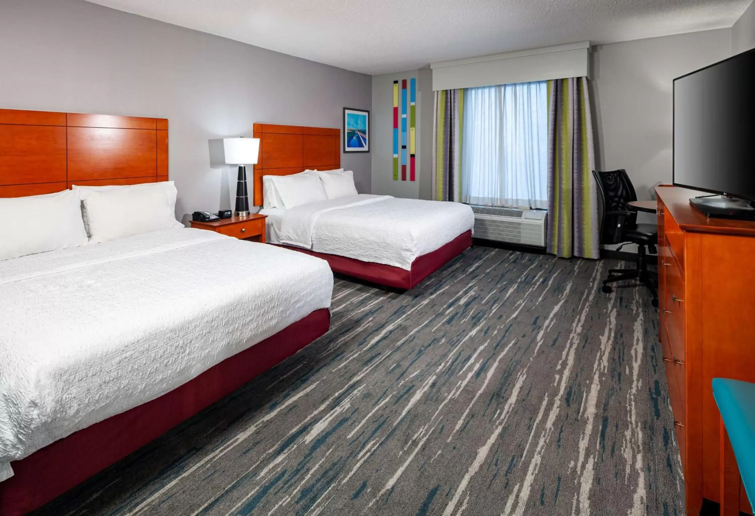 Bed in Hampton Inn & Suites Mobile I-65@ Airport Boulevard Bed in Hampton Inn & Suites Mobile I-65@ Airport Boulevard