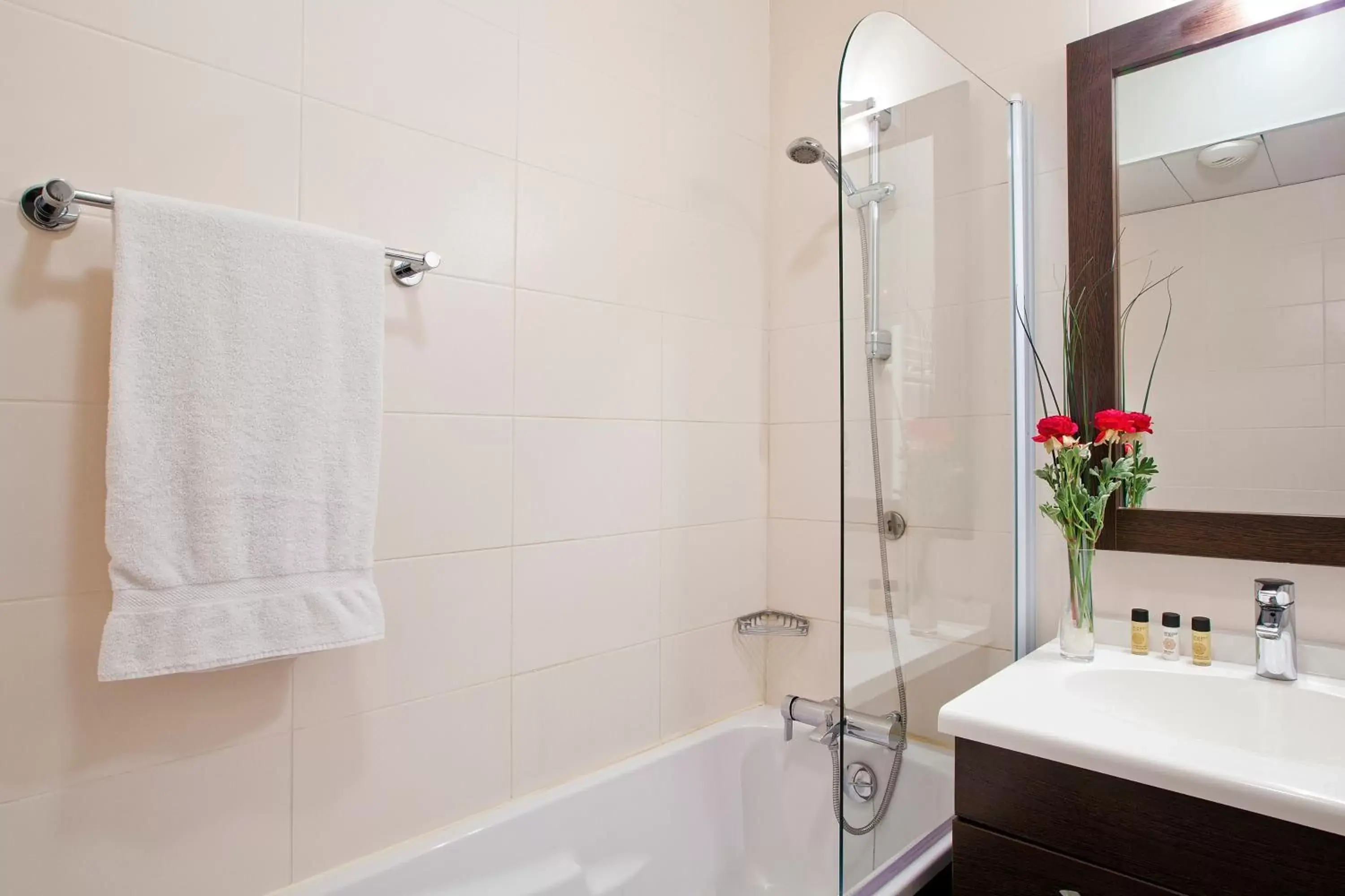 Shower, Bathroom in Residhome Grenoble Caserne De Bonne