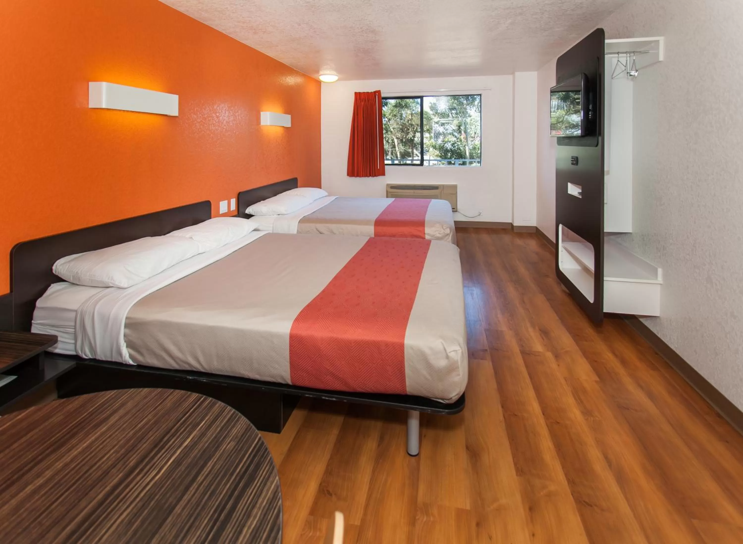 Bedroom, Bed in Motel 6-Los Angeles, CA - Los Angeles - LAX