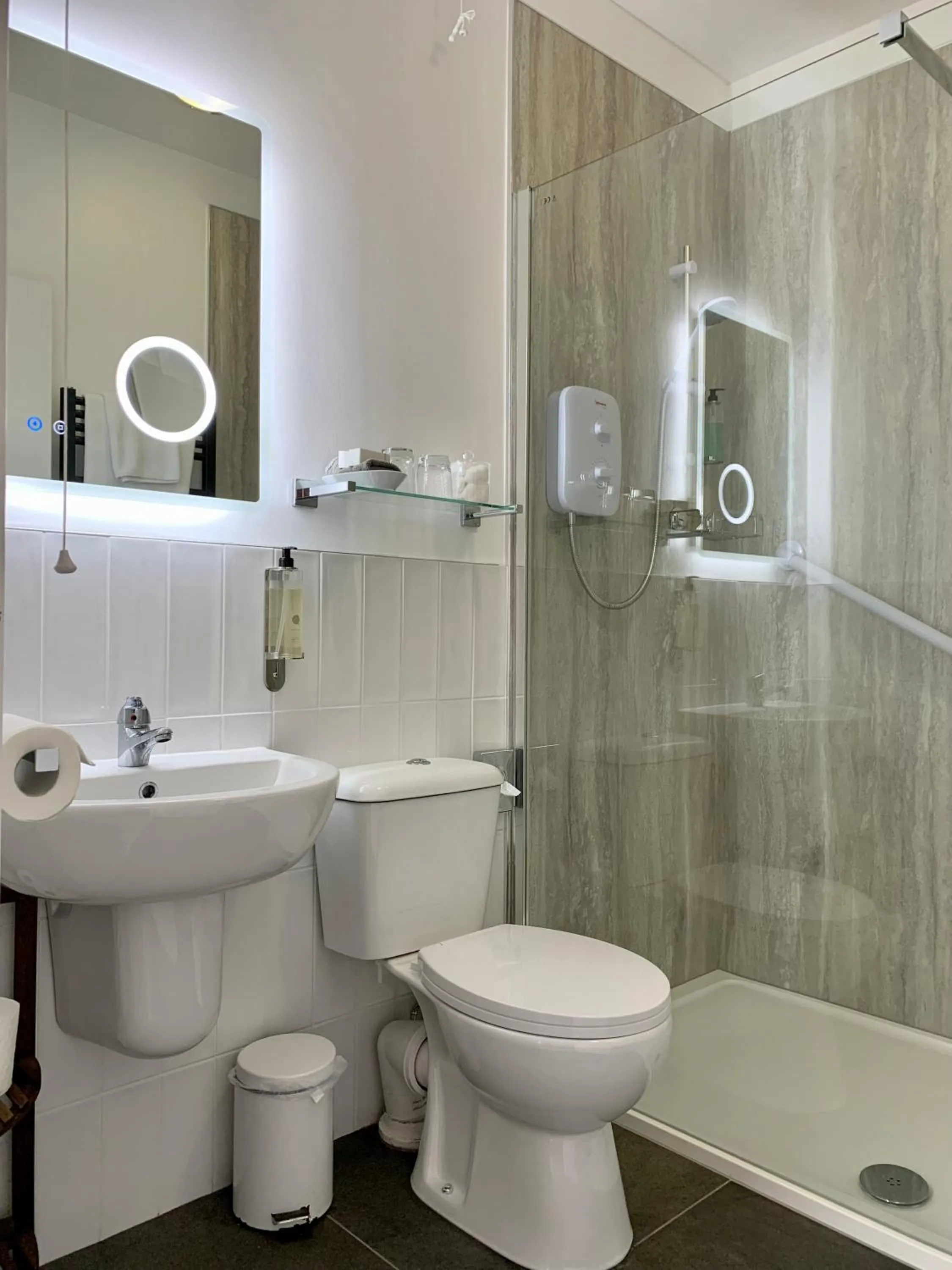 Bathroom in Shelleven Guest House