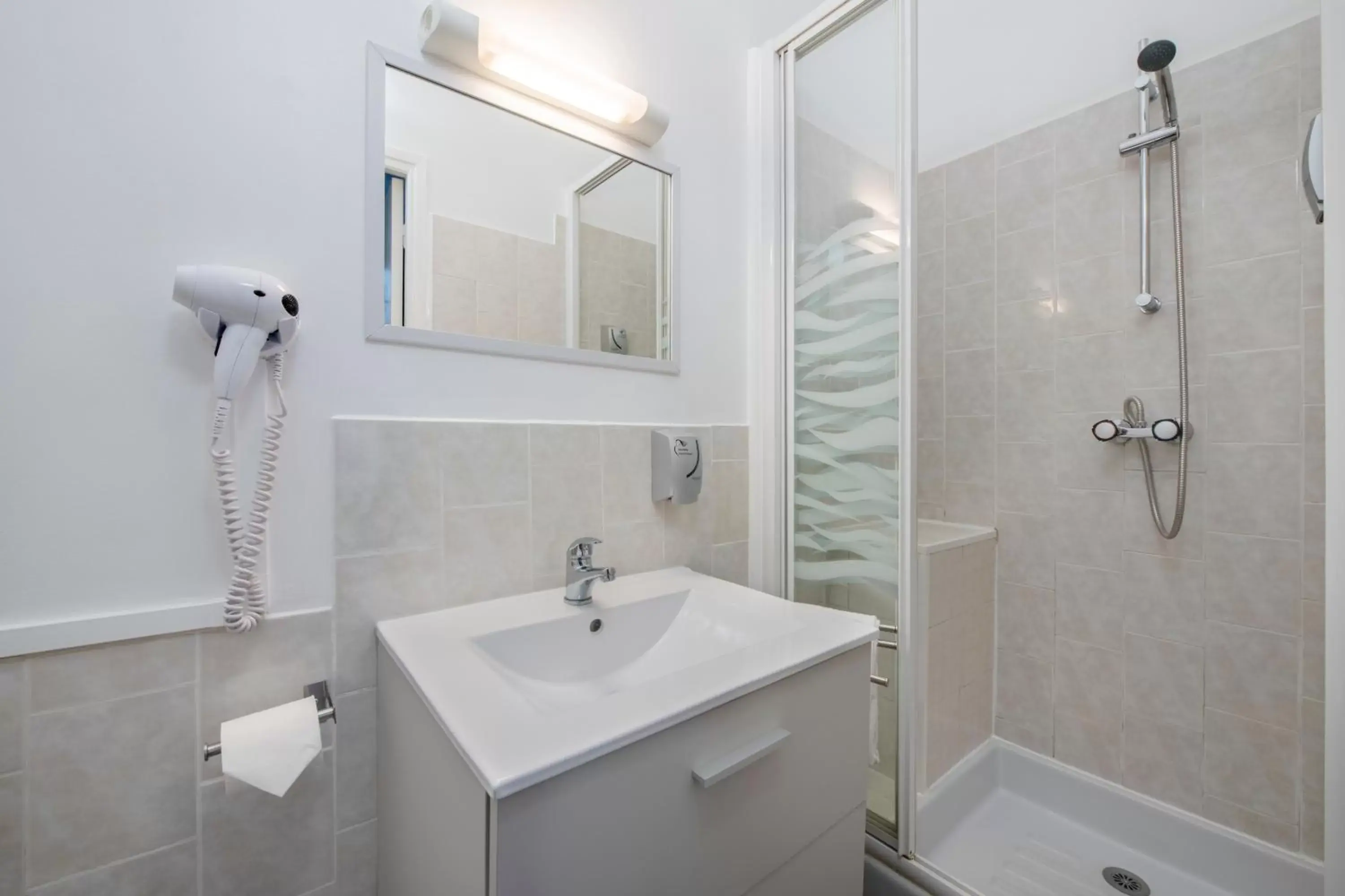 Bathroom in Royal Hotel Versailles