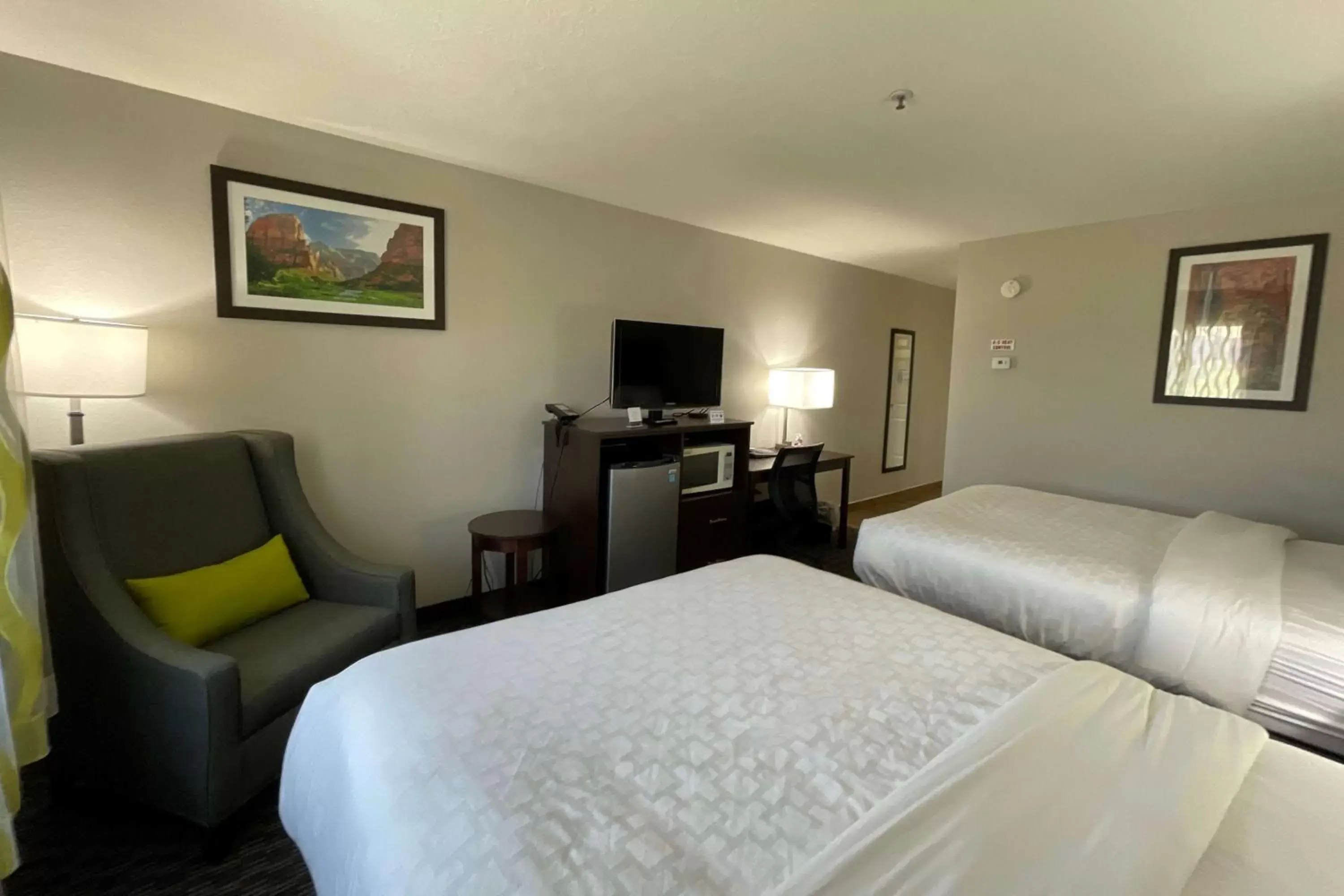 Photo of the whole room, Bed in Wingate by Wyndham Cedar City