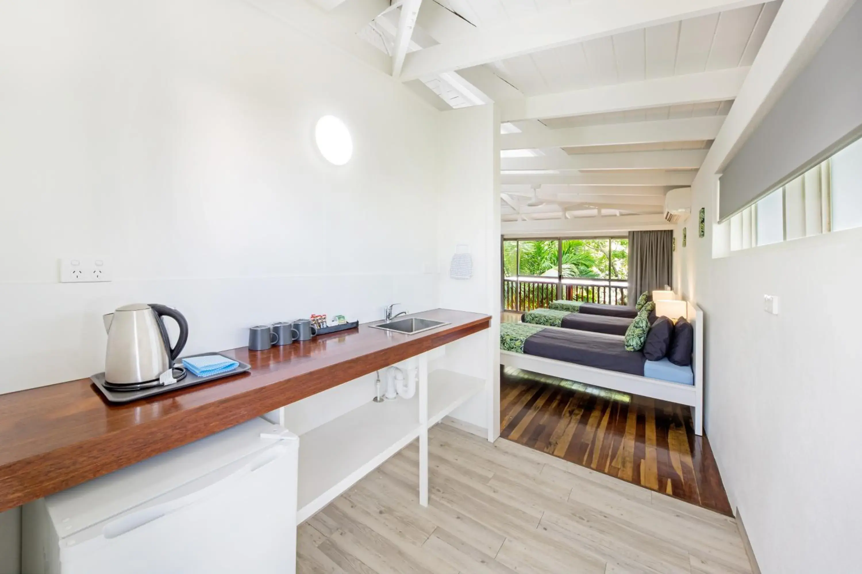 Coffee/tea facilities, Kitchen/Kitchenette in Airlie Beach Magnums - Adults Only
