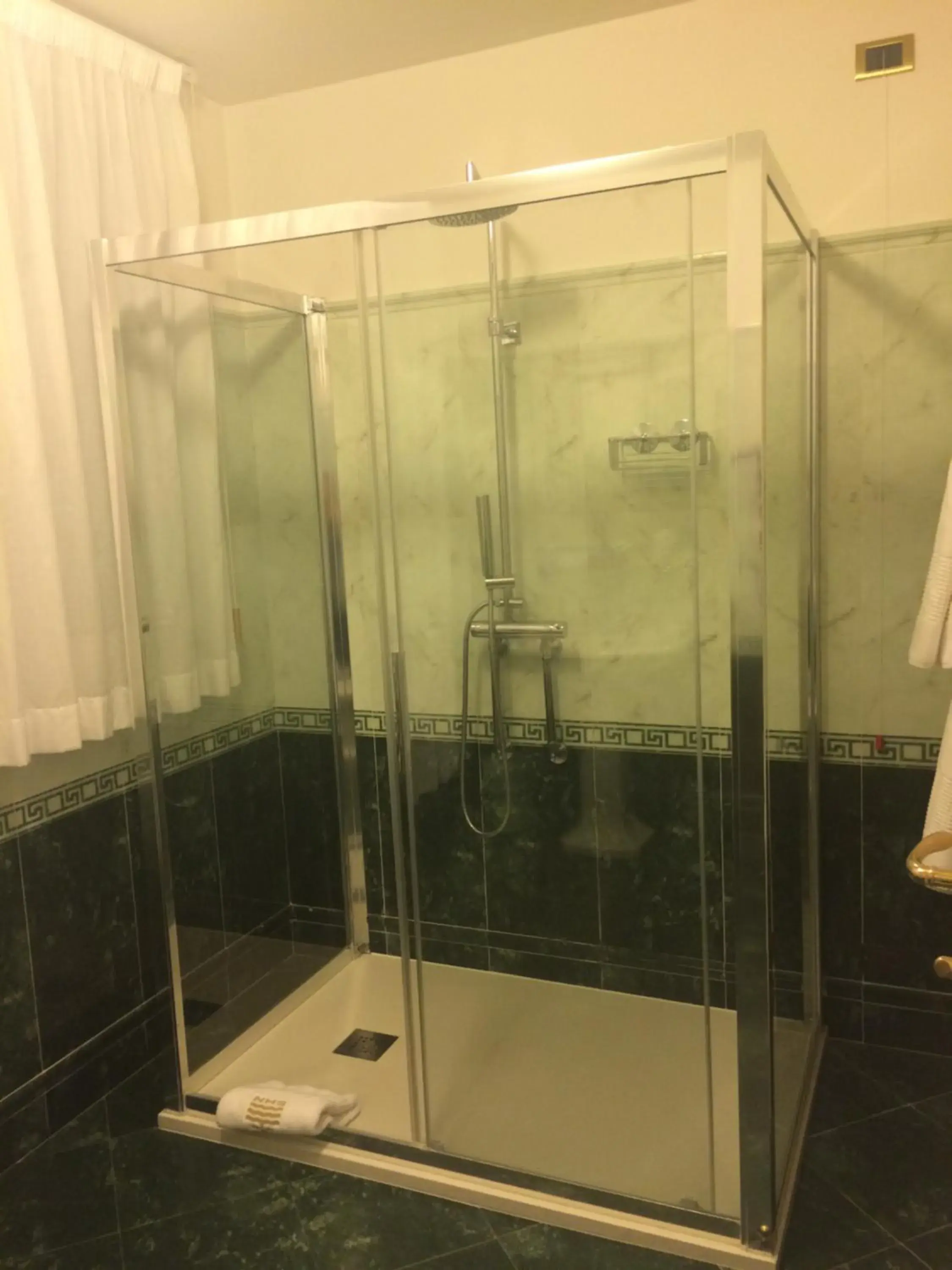 Shower, Bathroom in Suite Hotel Nettuno