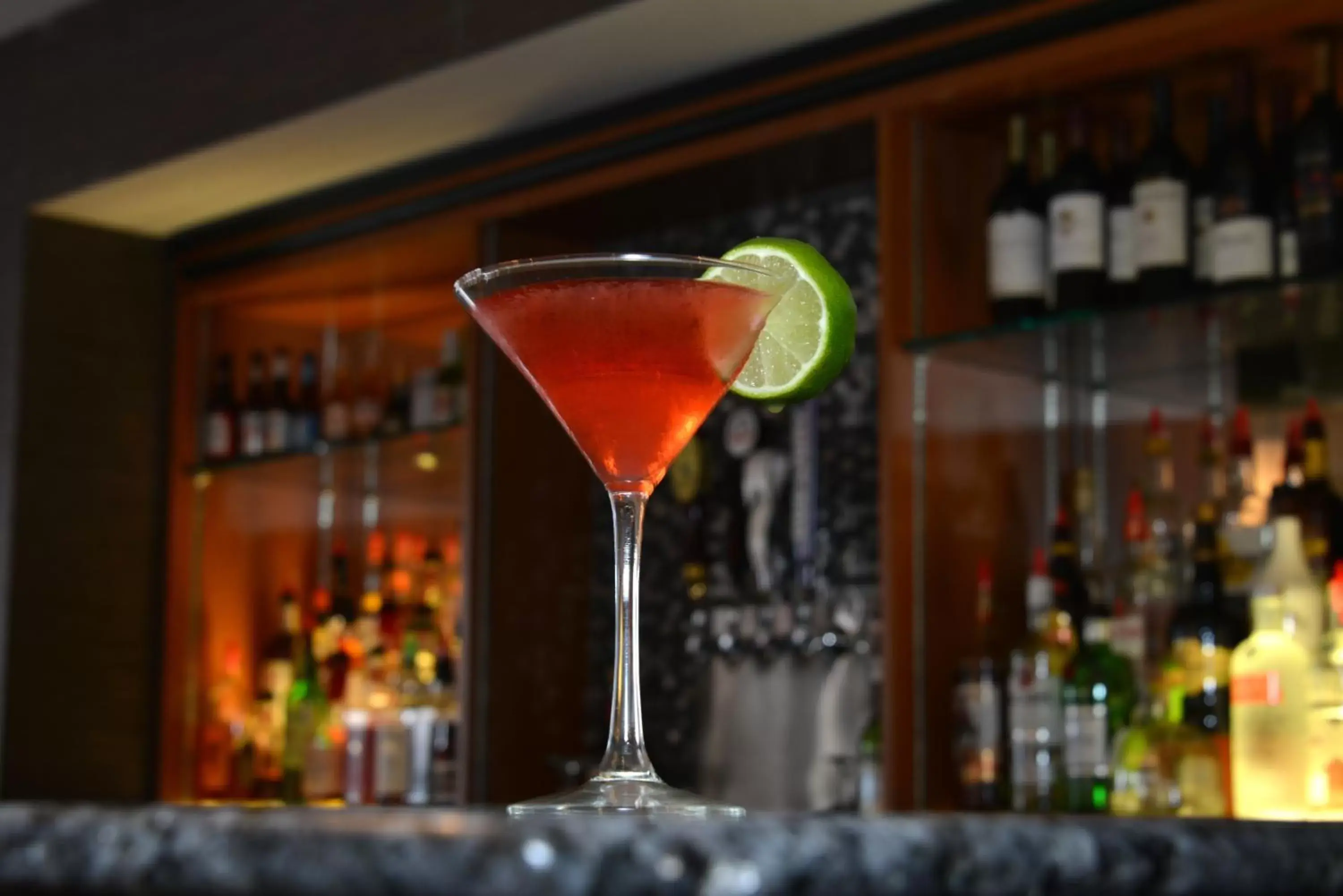 Lounge or bar, Drinks in Holiday Inn Hotel & Suites Rochester - Marketplace, an IHG Hotel