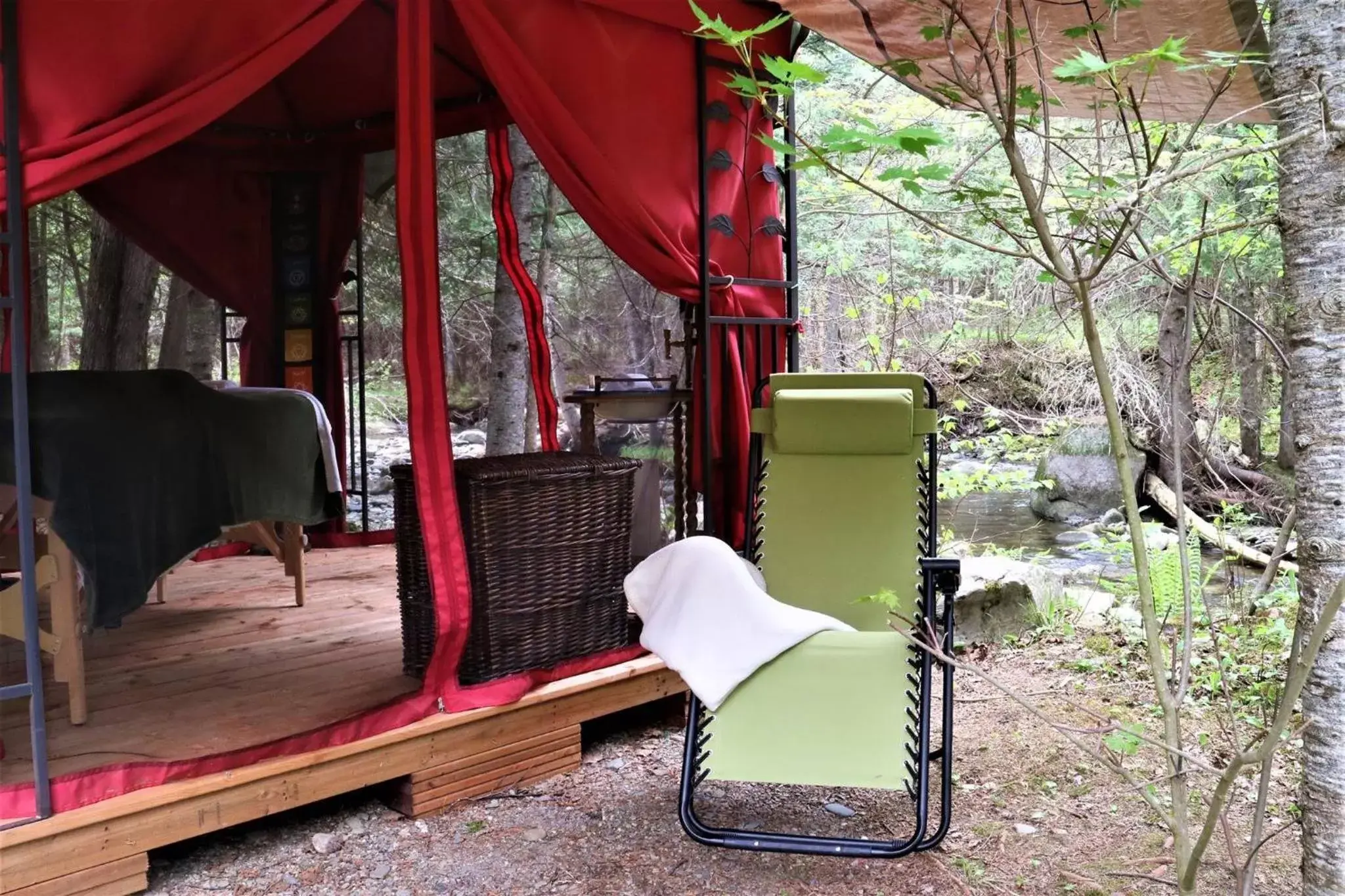 Massage in Camping Chalets Spas Pignons Rouges