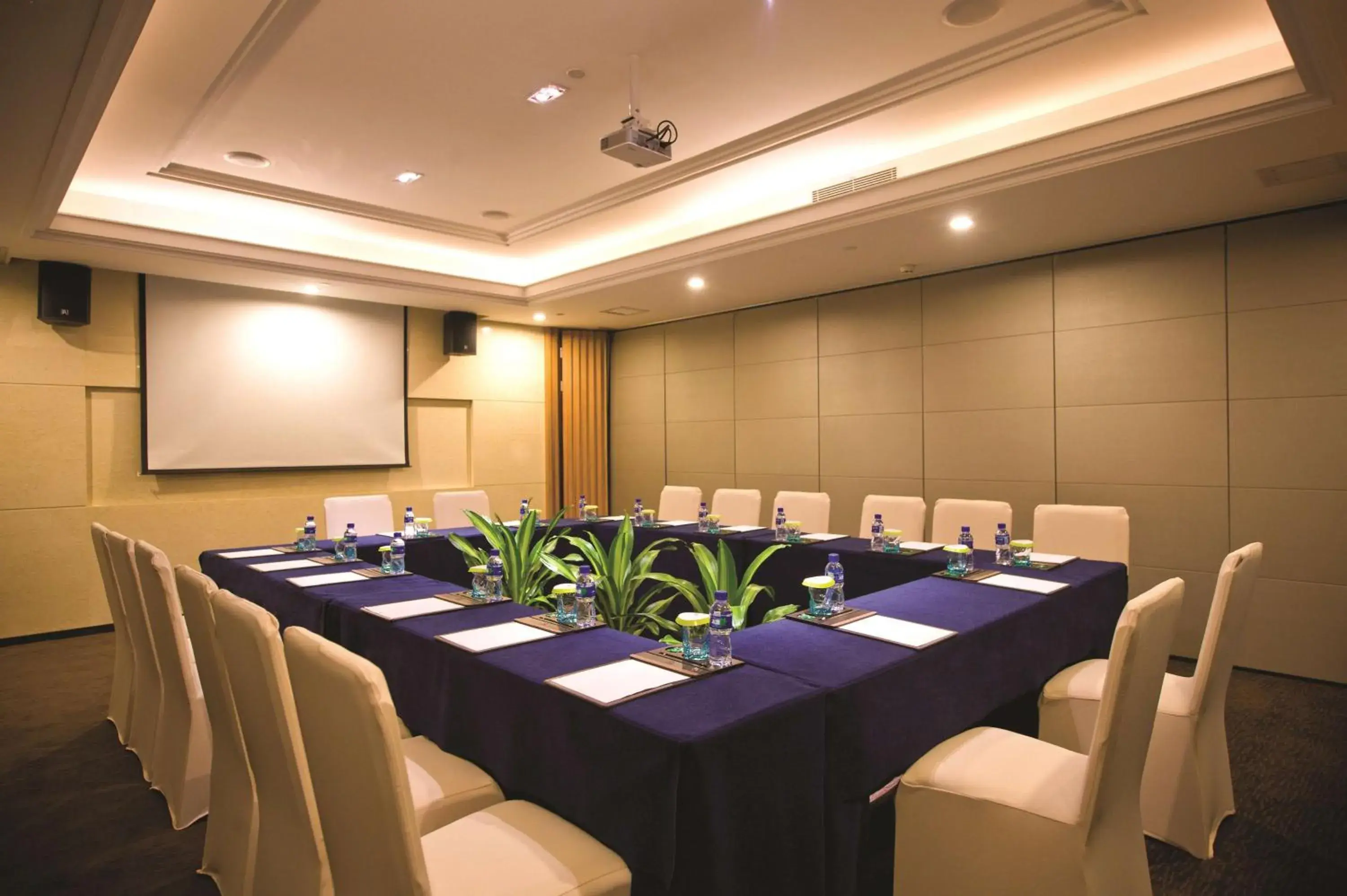 Meeting/conference room in DoubleTree By Hilton Chongqing North