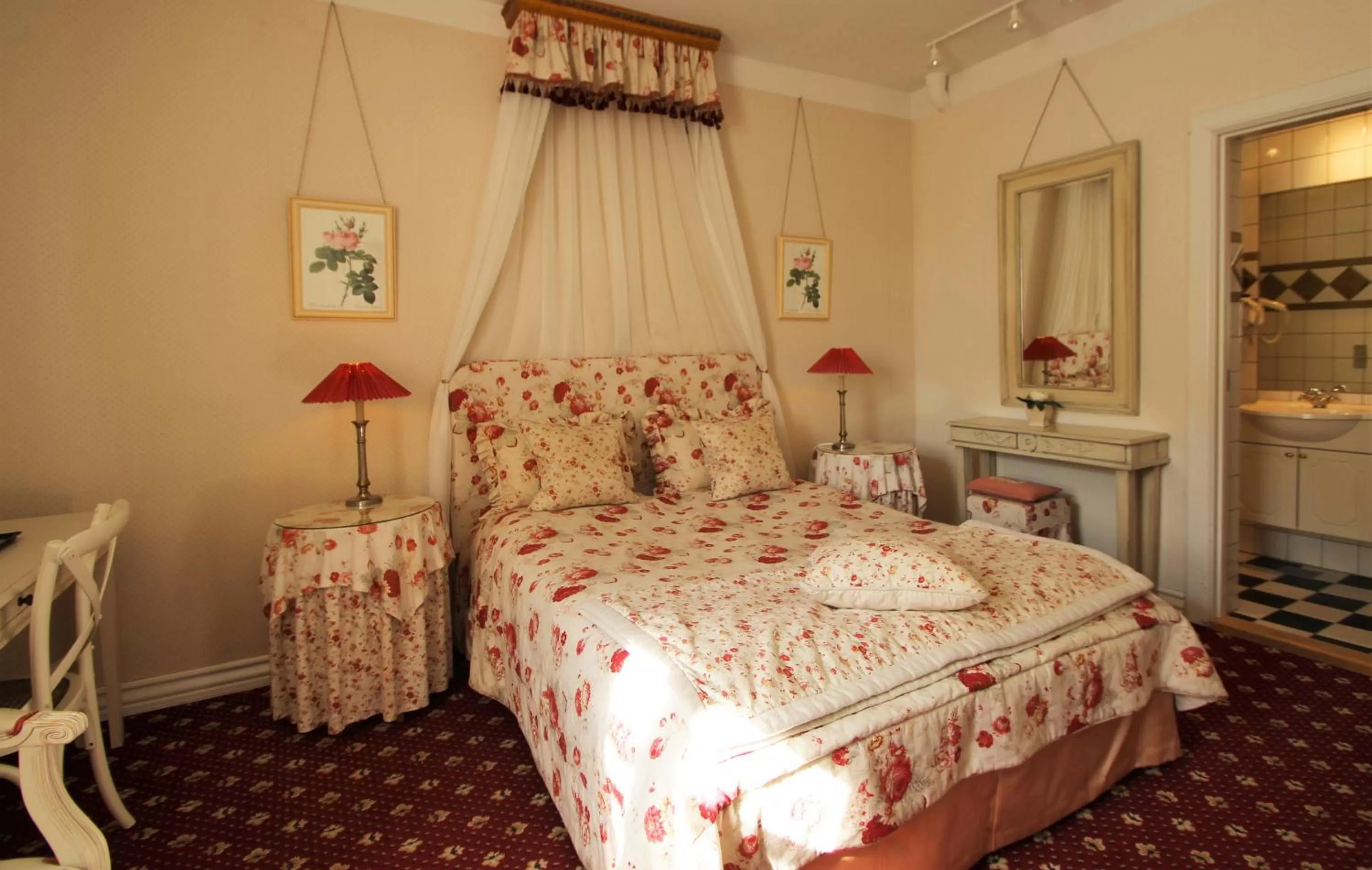 Bedroom, Bed in Sophiendal Manor