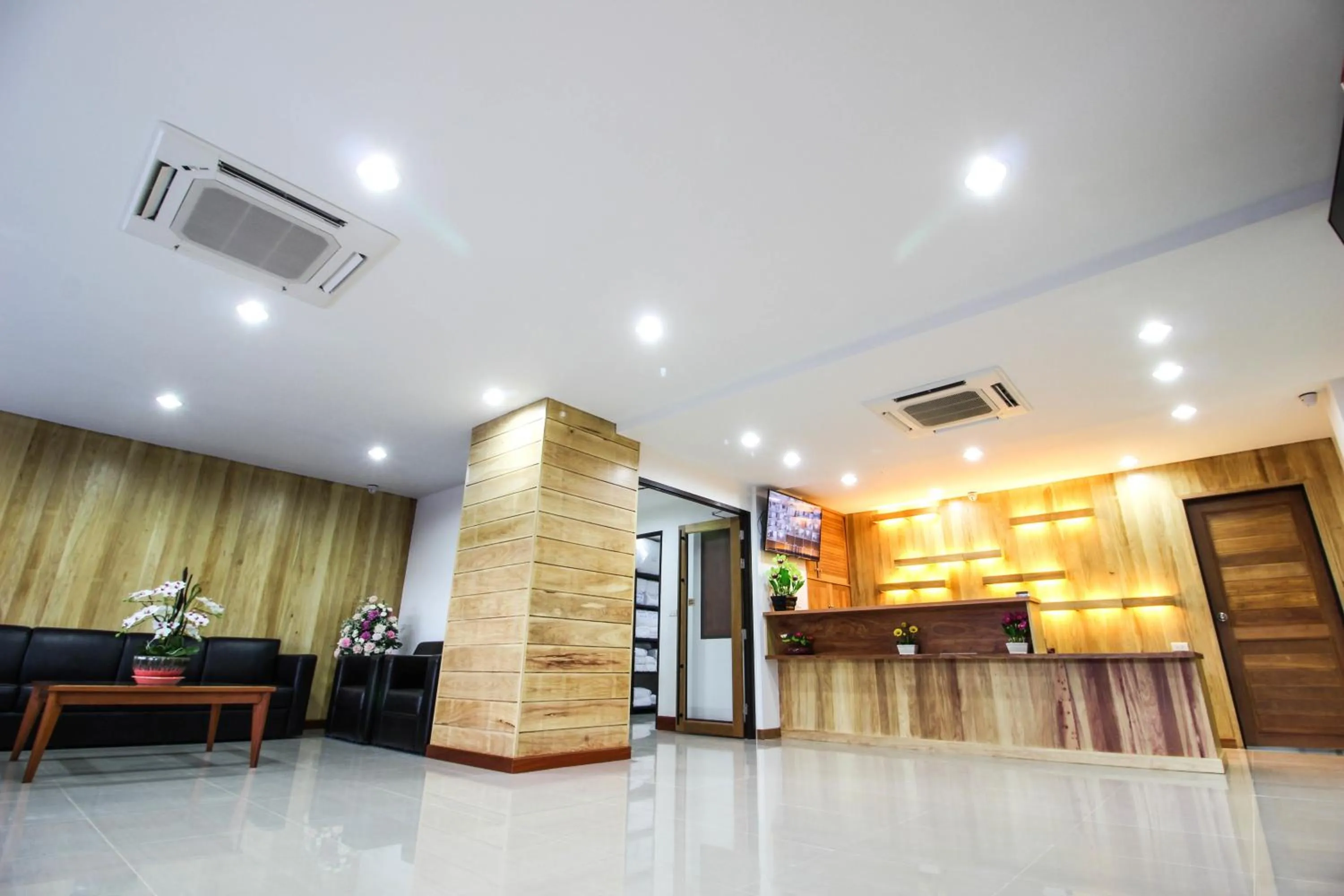 Facade/entrance in Tai-Shan Suites