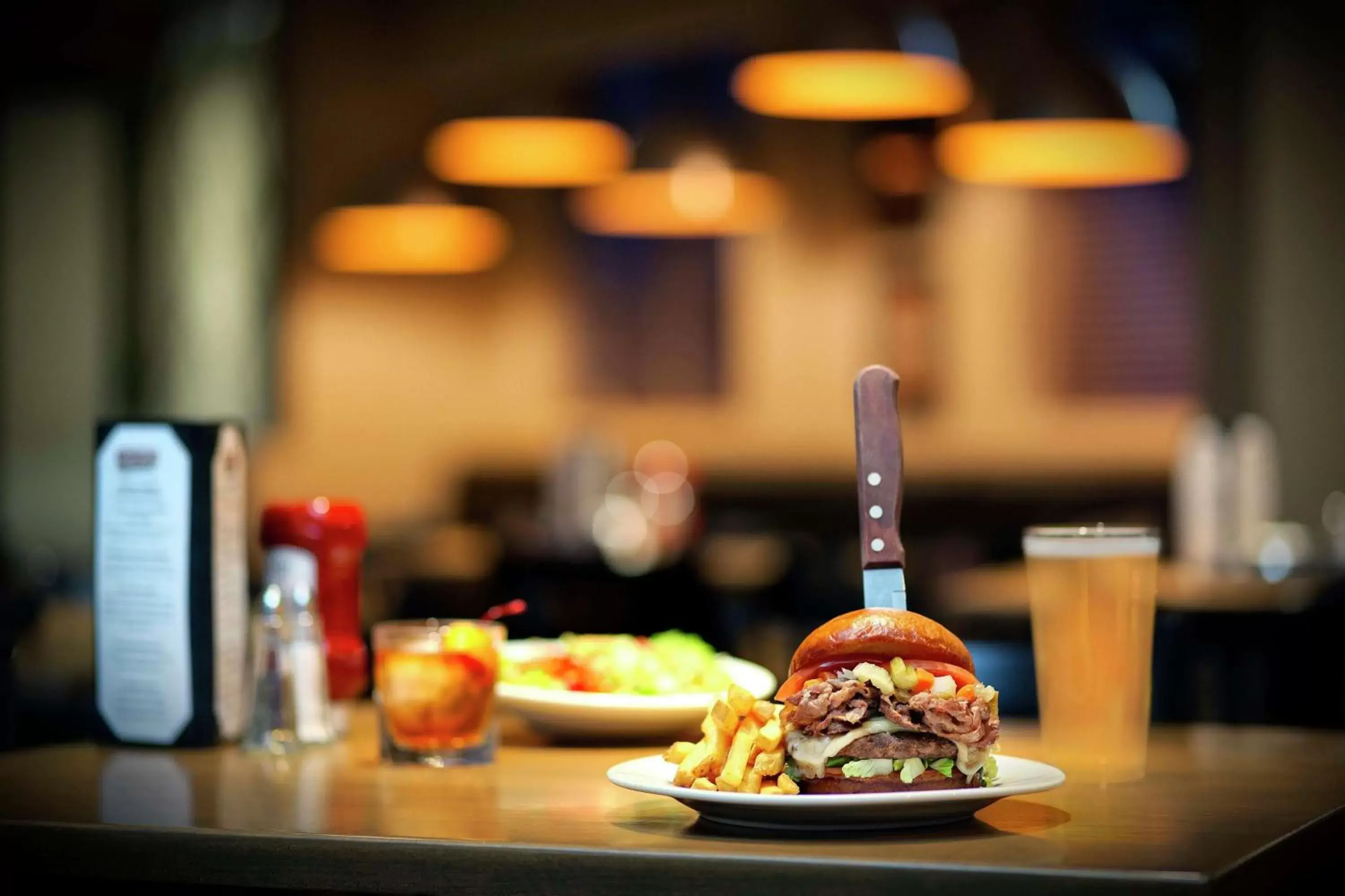 Restaurant/places to eat in DoubleTree by Hilton Chicago Midway Airport, IL Restaurant/places to eat in DoubleTree by Hilton Chicago Midway Airport, IL