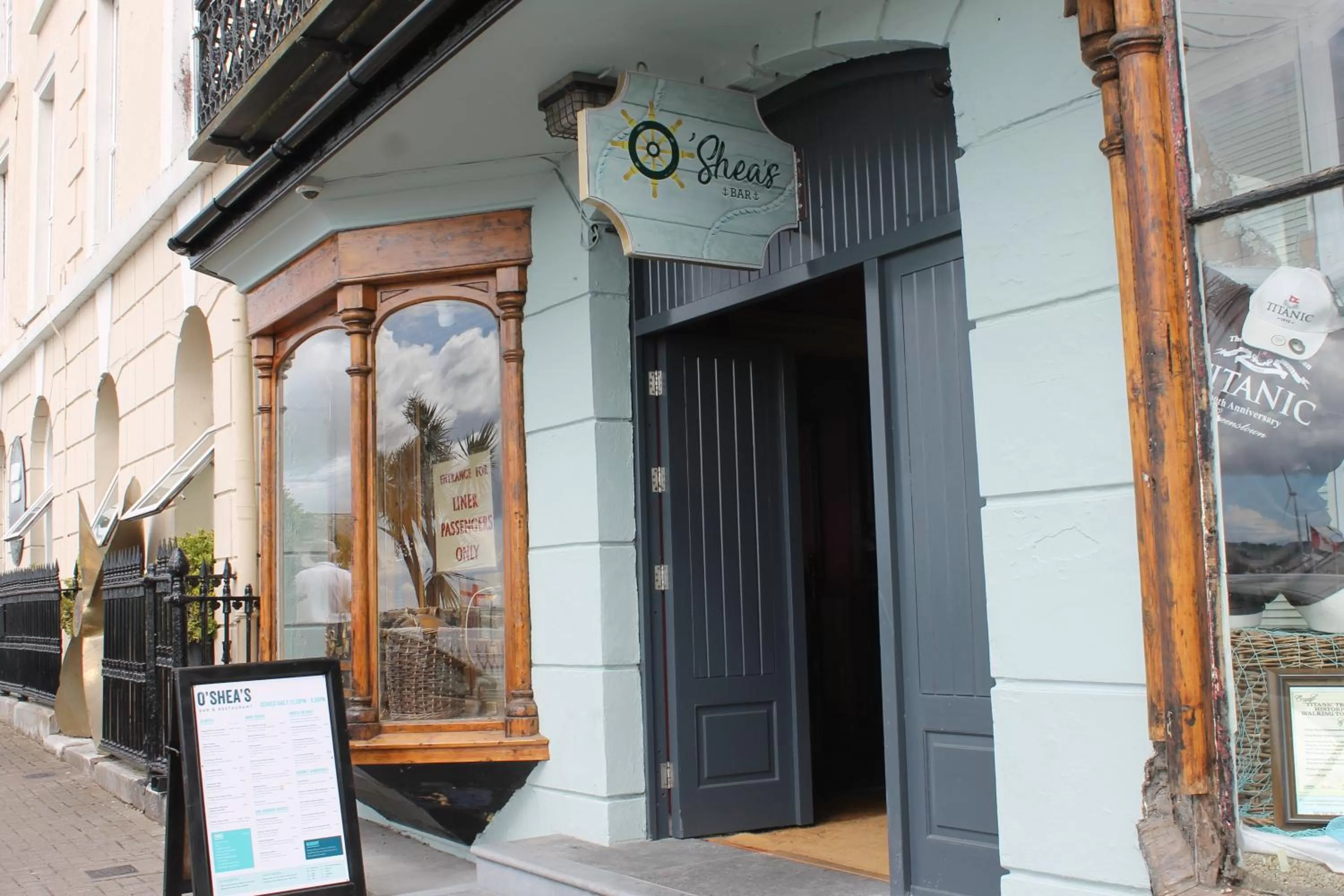 Facade/entrance in Commodore Hotel