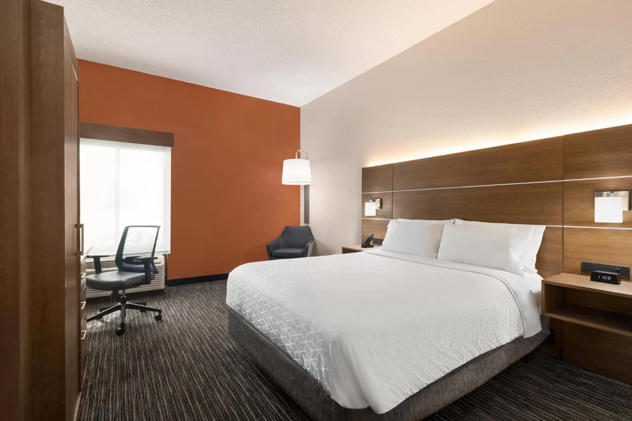 Photo of the whole room, Bed in Holiday Inn Express Vero Beach-West I-95 by IHG