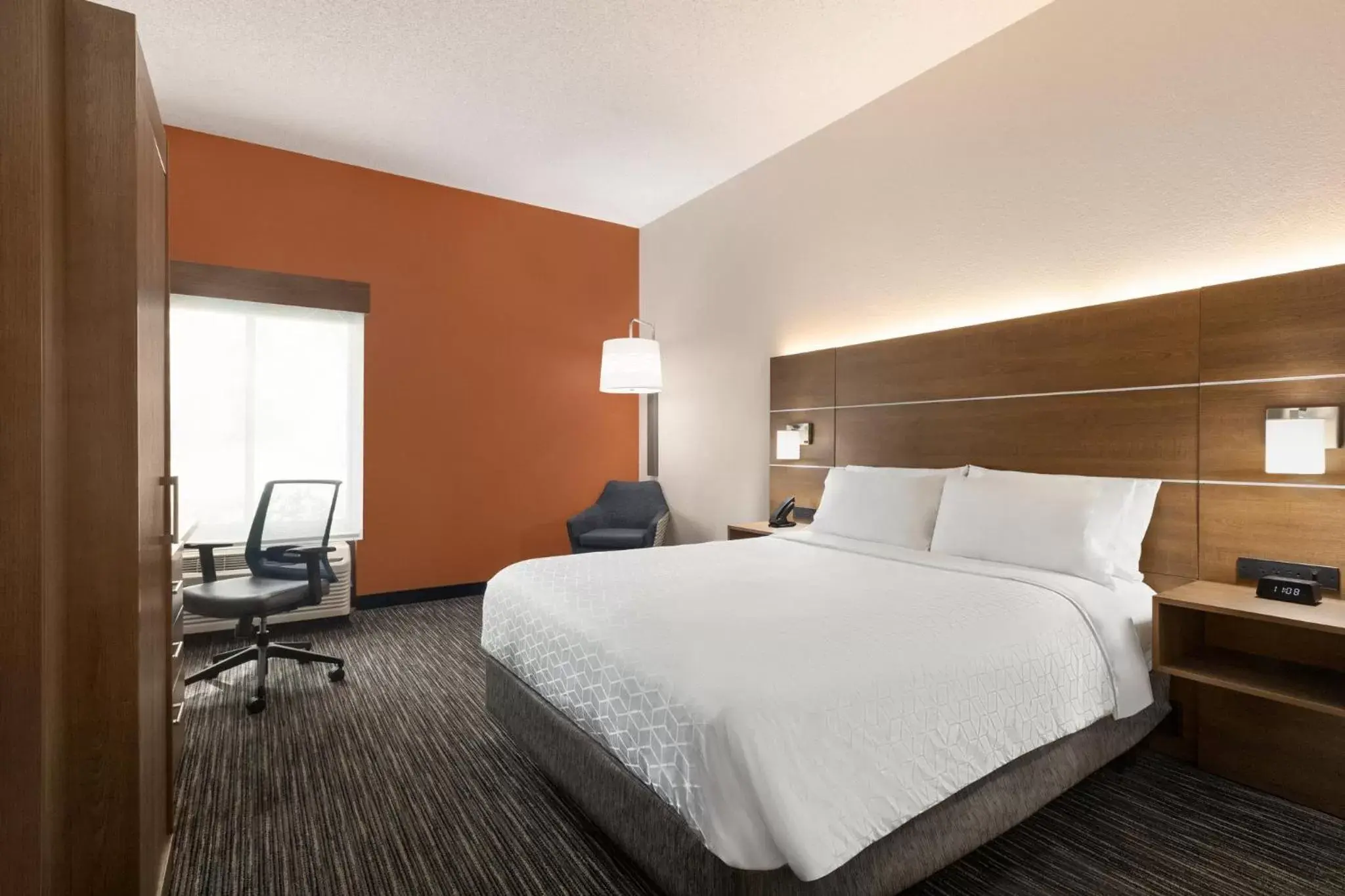 Photo of the whole room, Bed in Holiday Inn Express Vero Beach-West I-95, an IHG Hotel