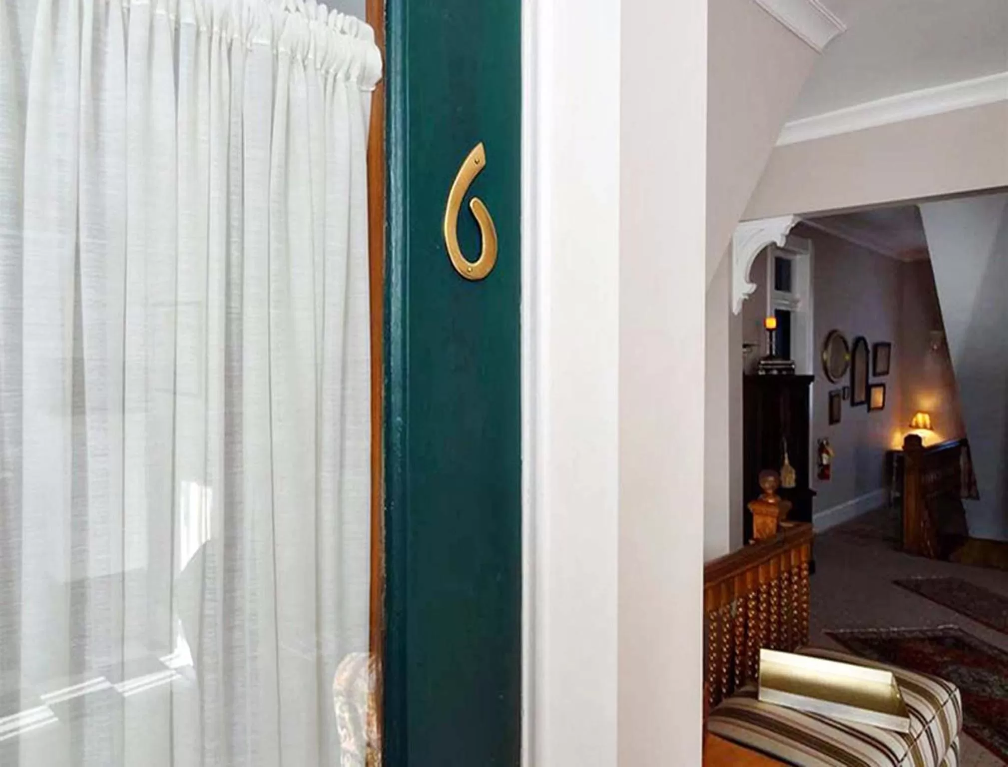 Decorative detail in Nestle Inn