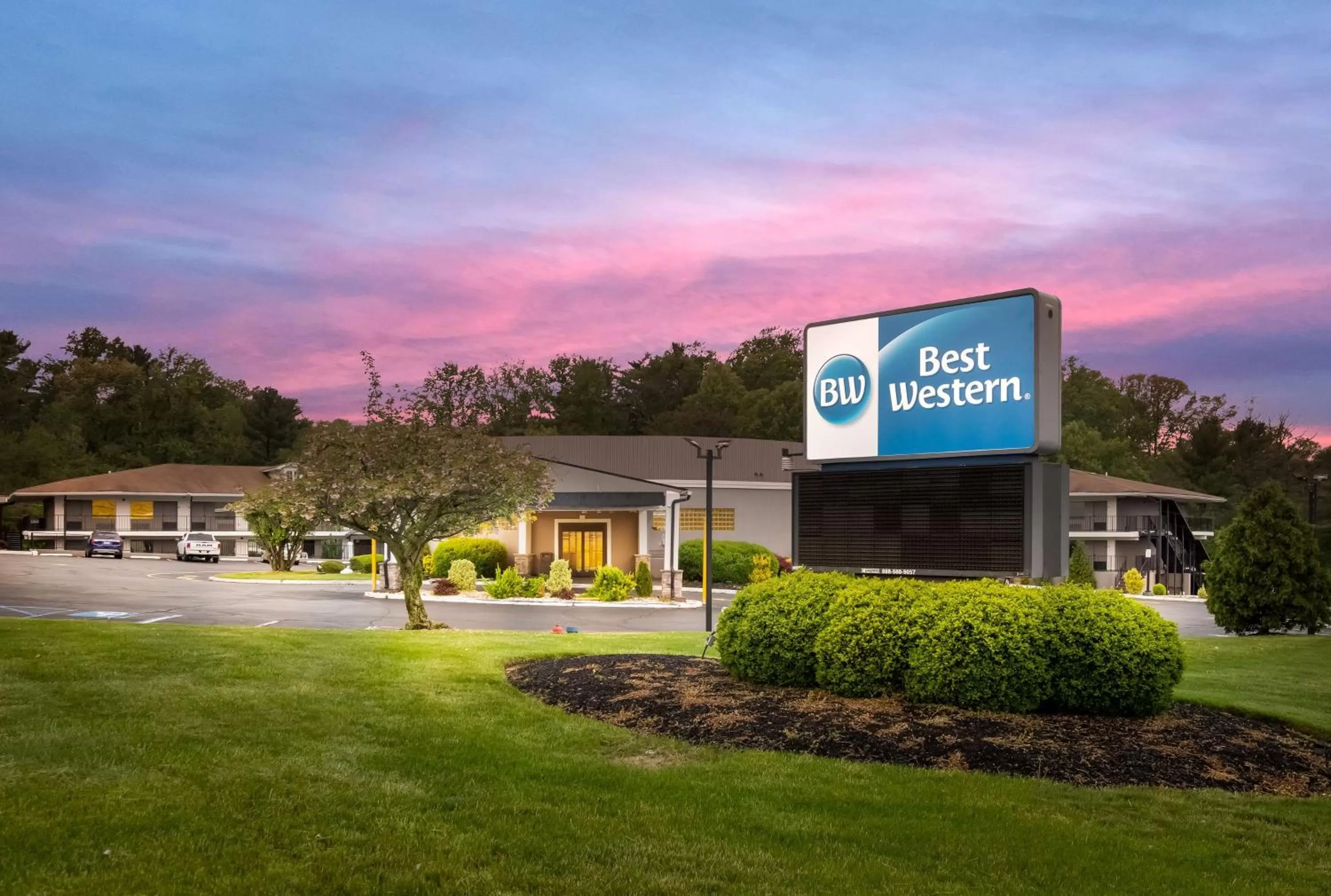 Property building in Best Western Bordentown Inn