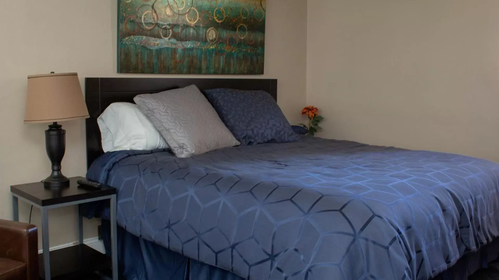 Bed in Mark III, INN & Suites