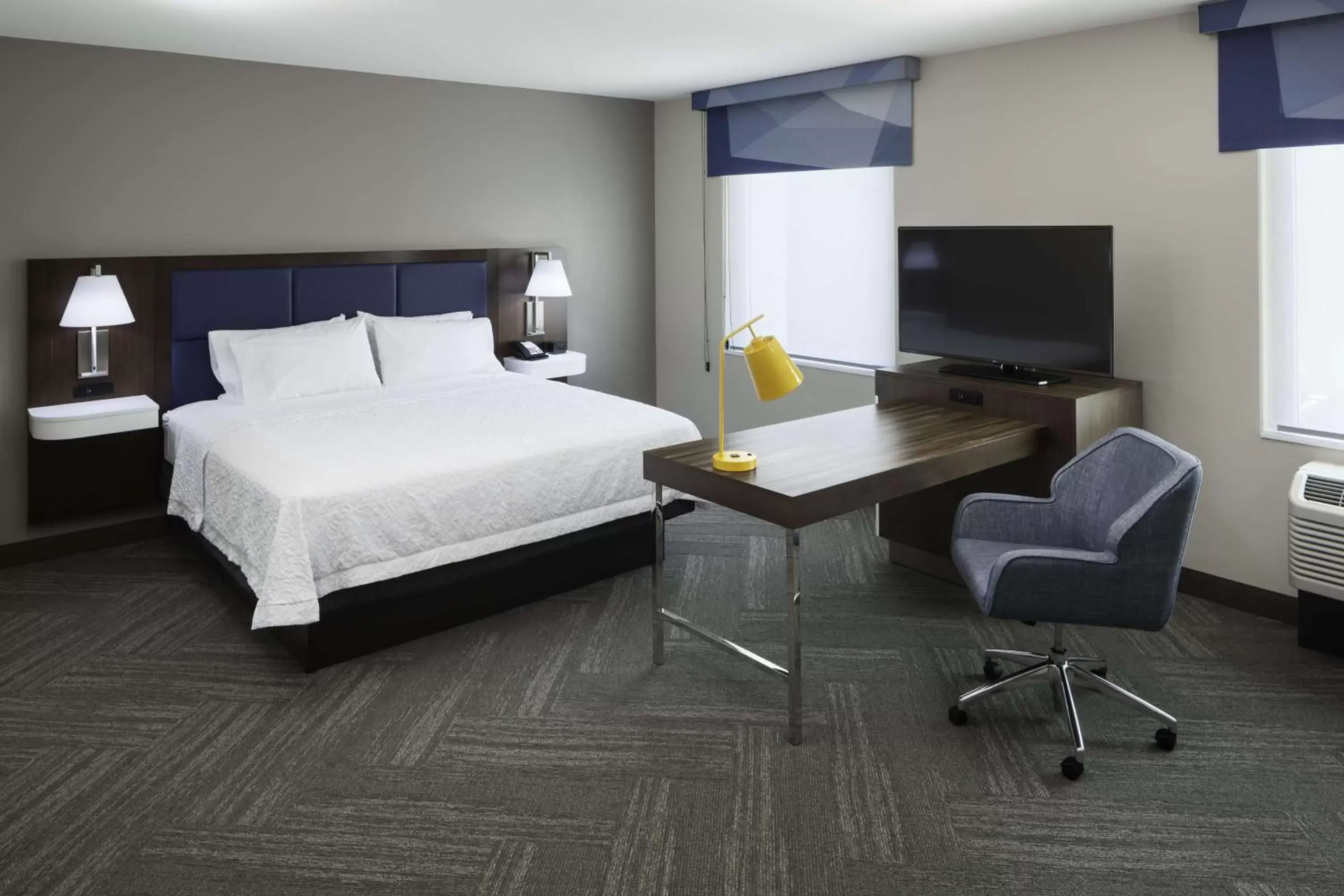 Bedroom in Hampton Inn & Suites Phoenix Downtown