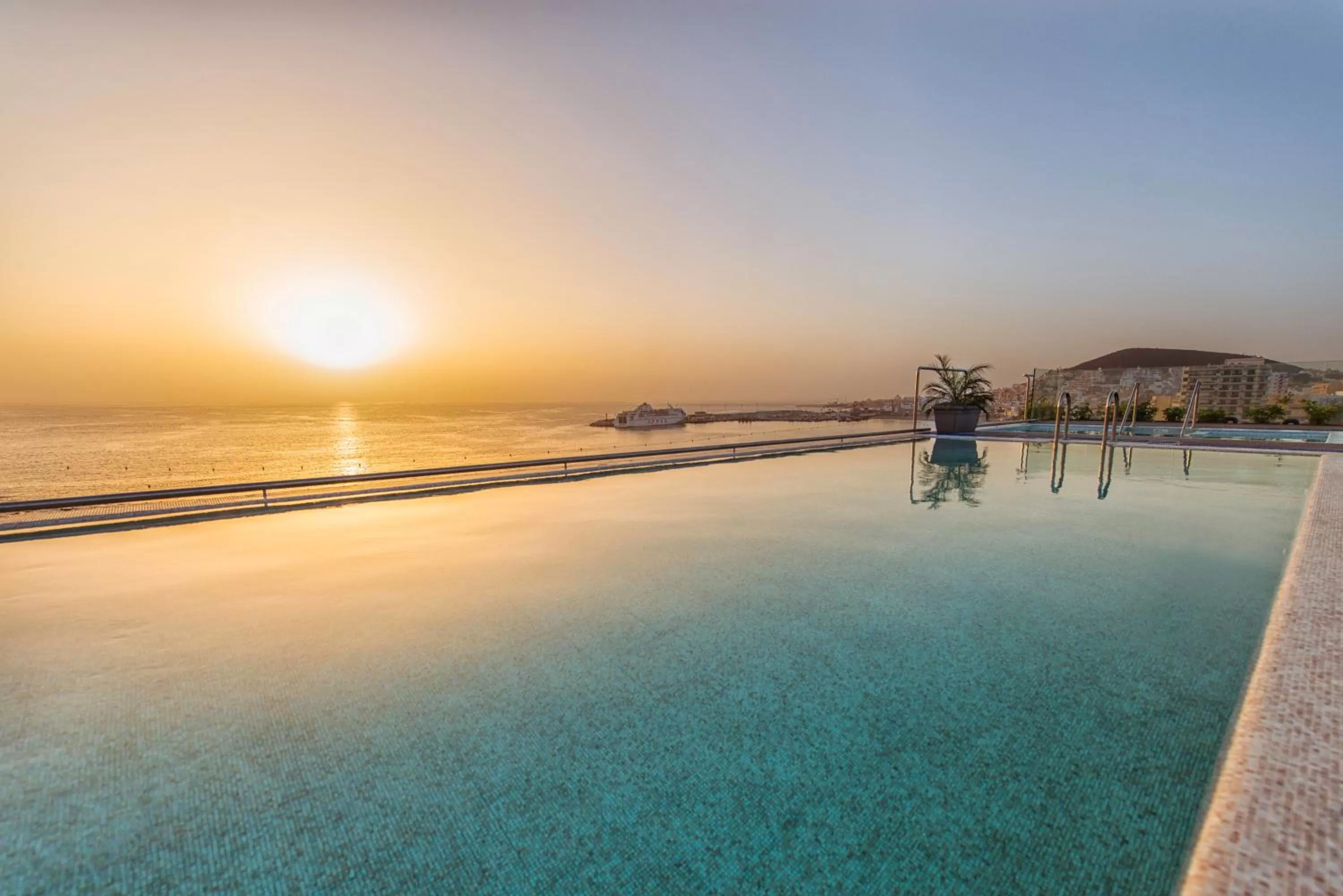 Area and facilities in Spring Arona Gran Hotel - Adults Only