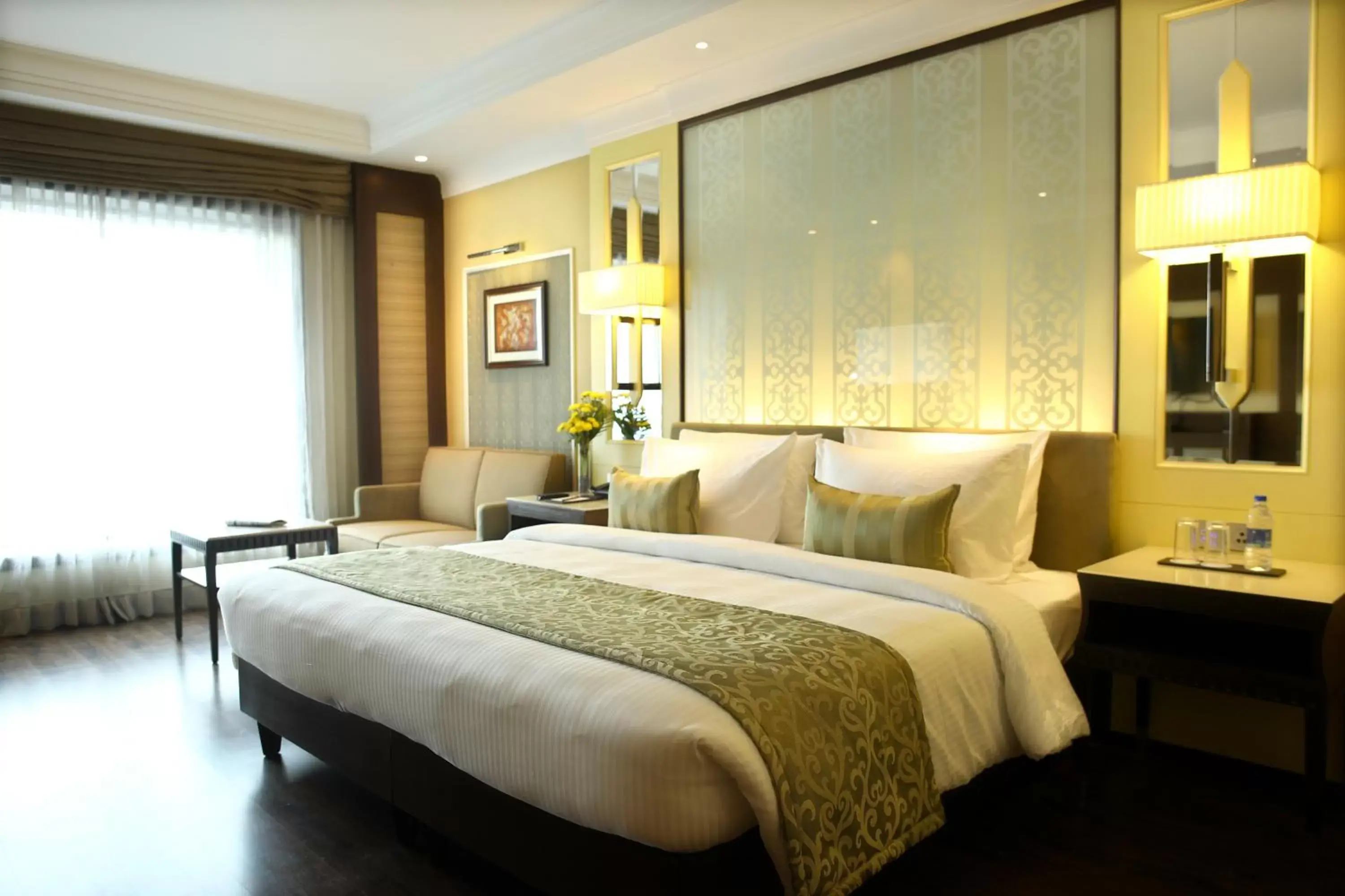 Bedroom, Bed in Ramada Plaza Chennai