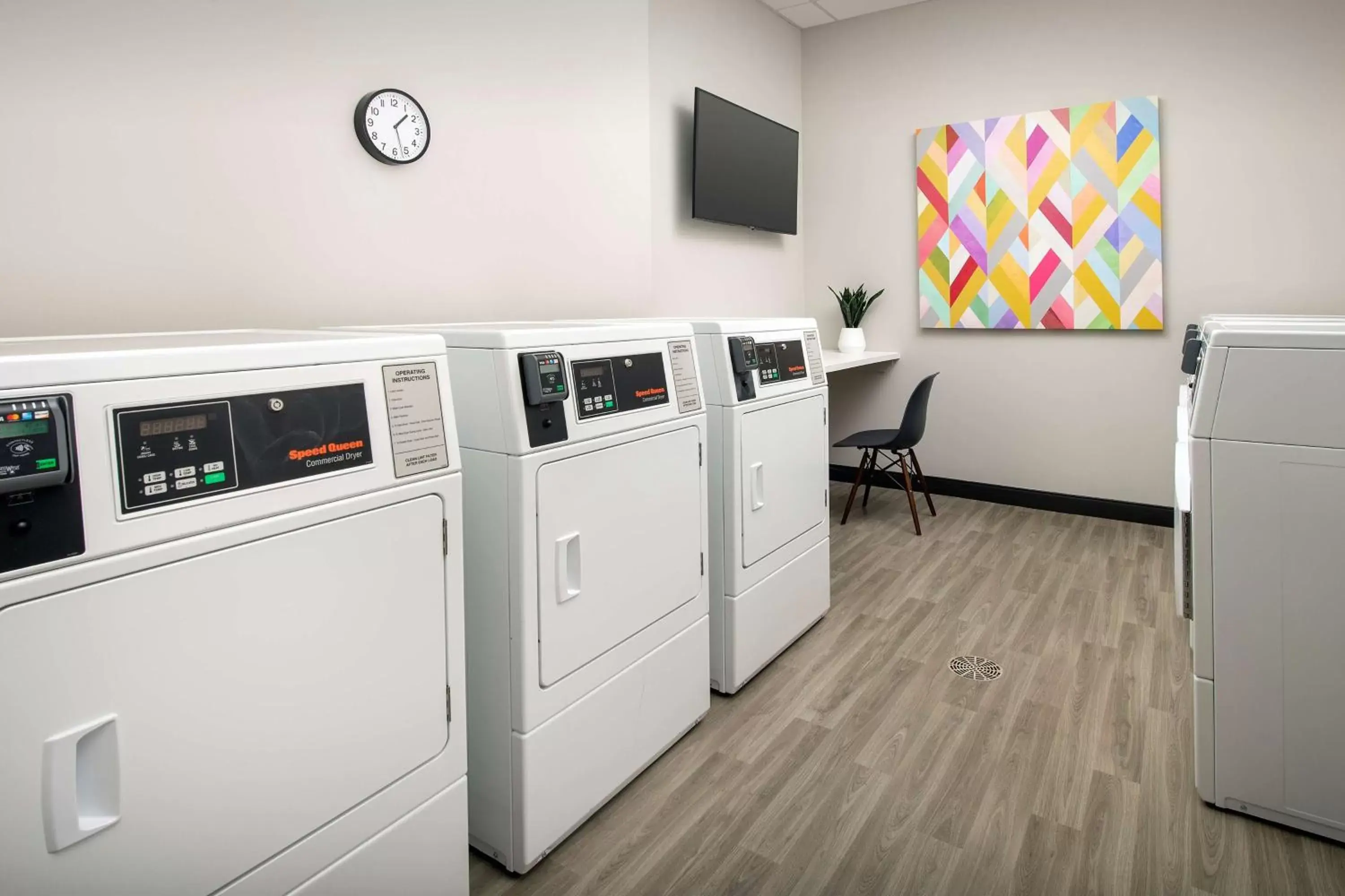 Photo of the whole room, Kitchen/Kitchenette in Home2 Suites By Hilton Denver Northfield