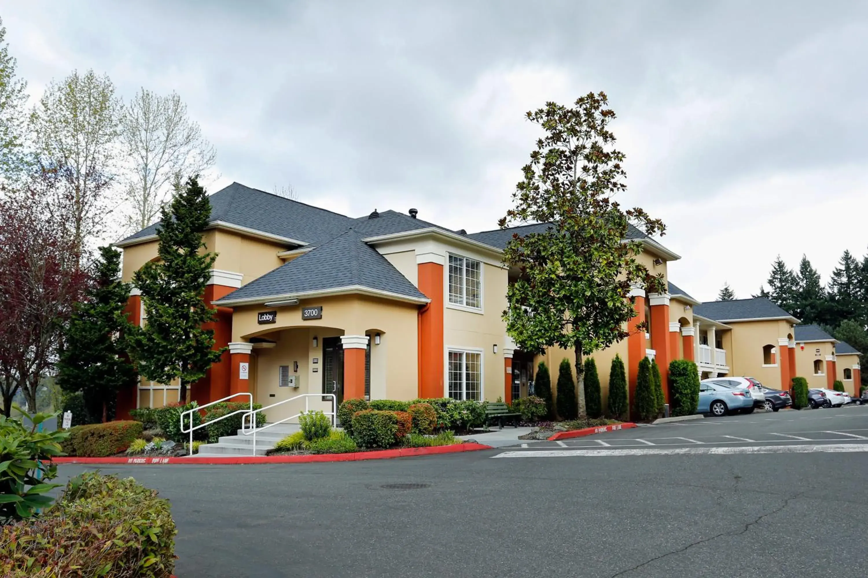 Property Building in Extended Stay America Suites - Seattle - Bellevue - Factoria